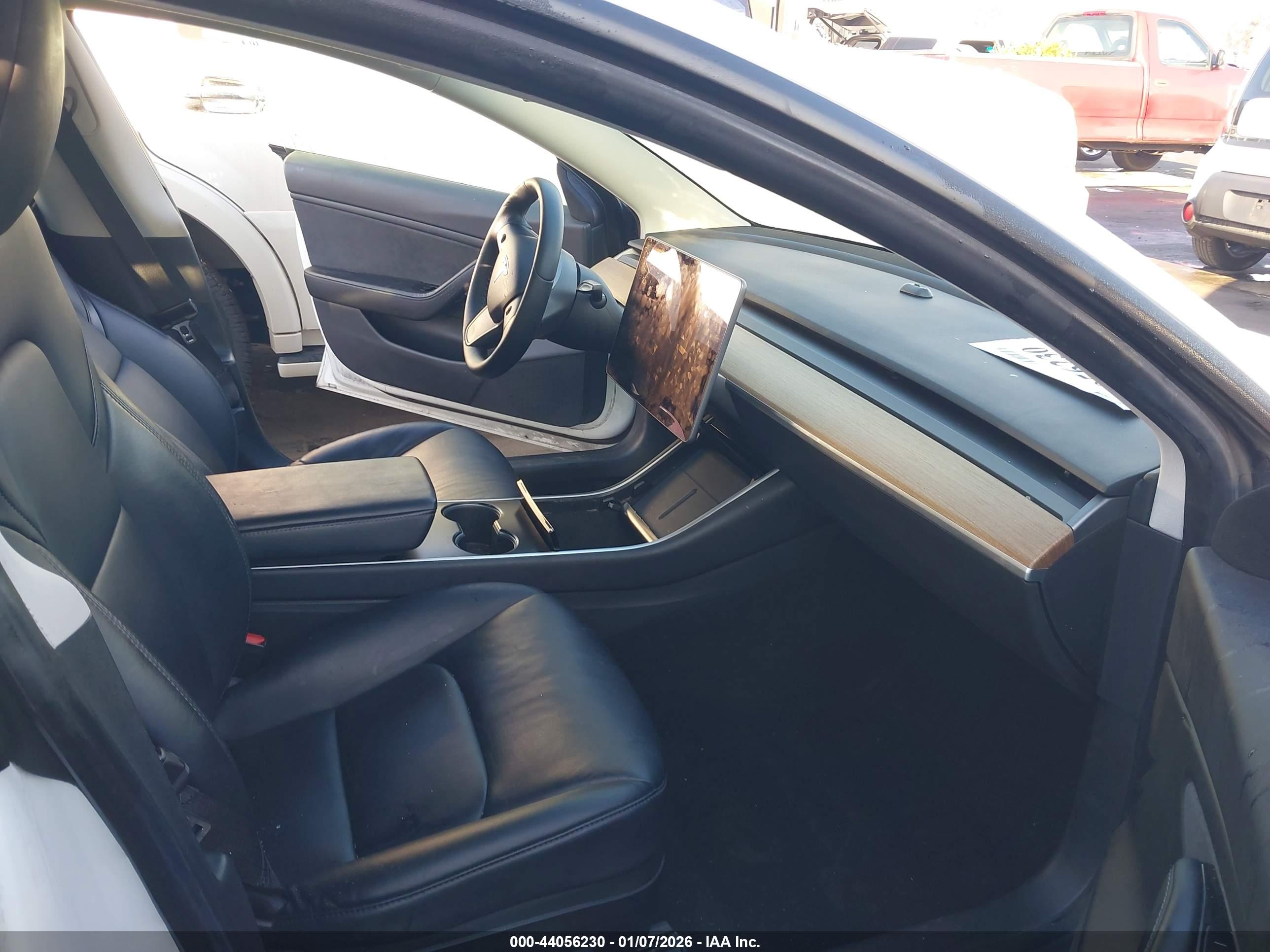 TESLA MODEL image 5