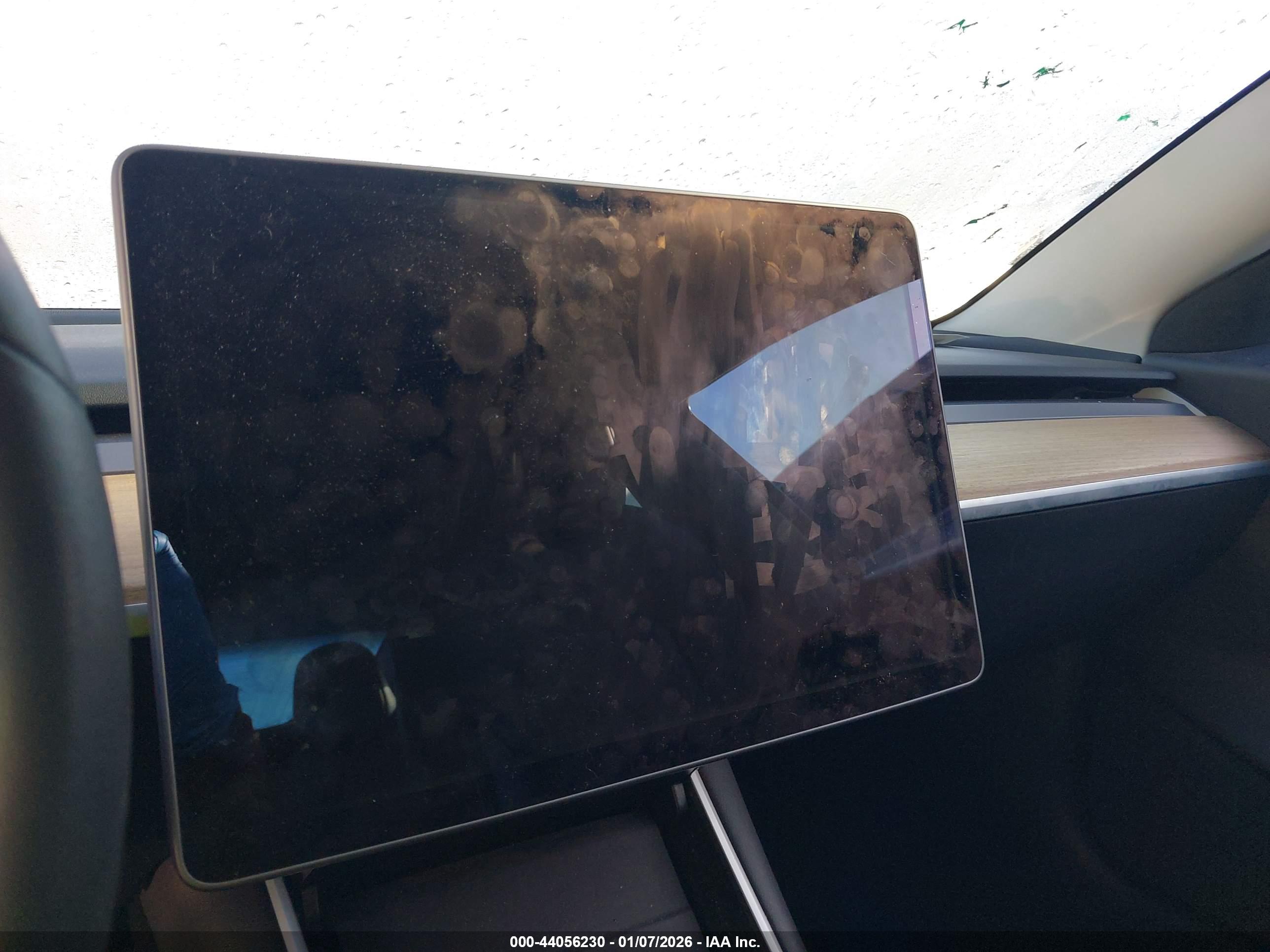 TESLA MODEL image 7