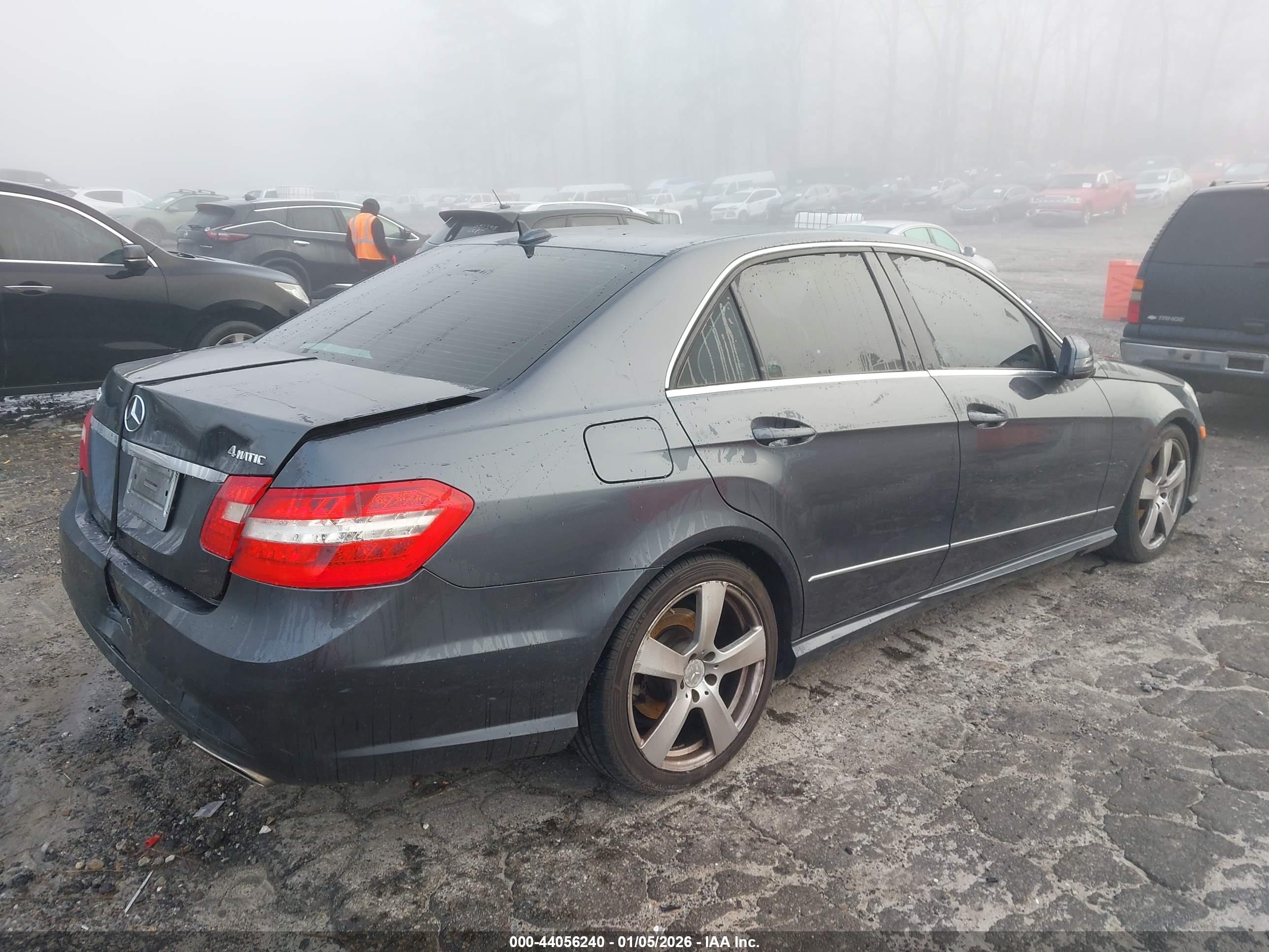 MERCEDES-BENZ E image 4