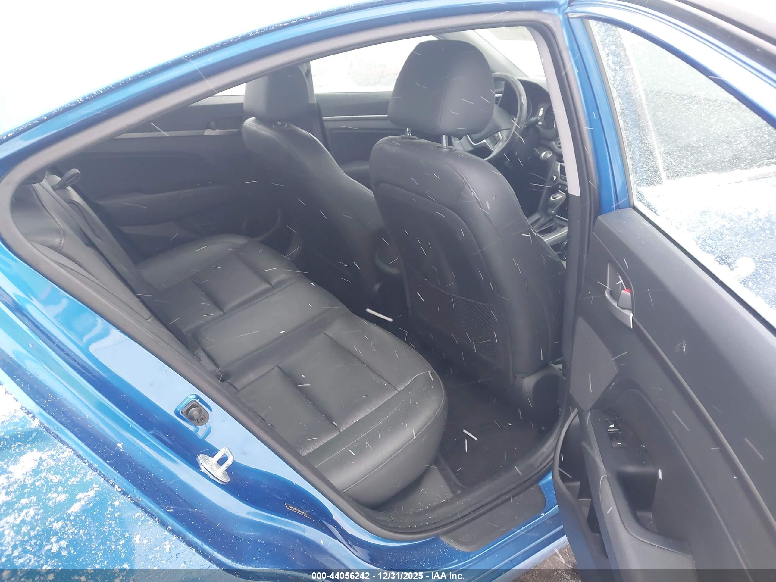 HYUNDAI ELANTRA image 8