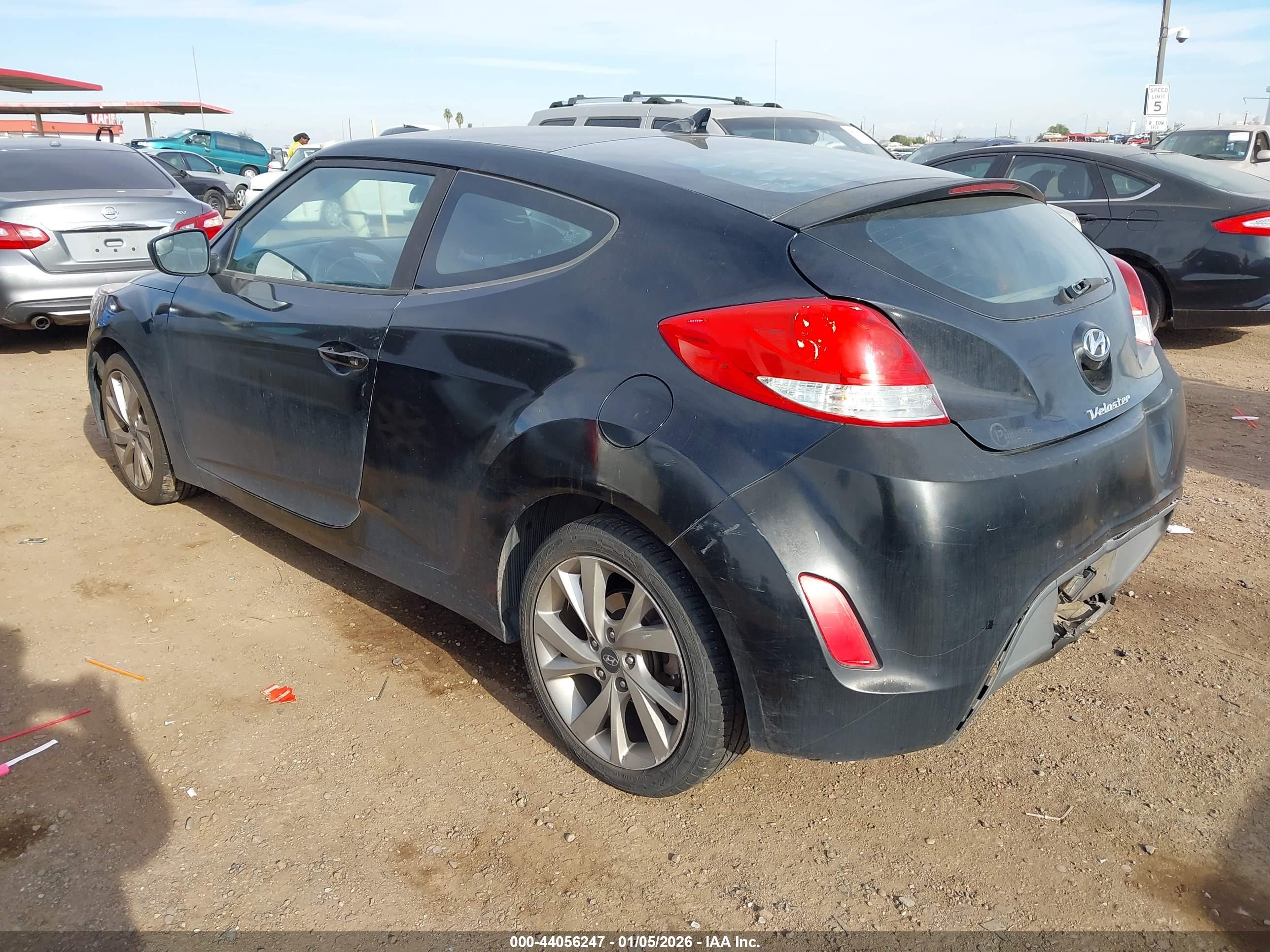 HYUNDAI VELOSTER image 3
