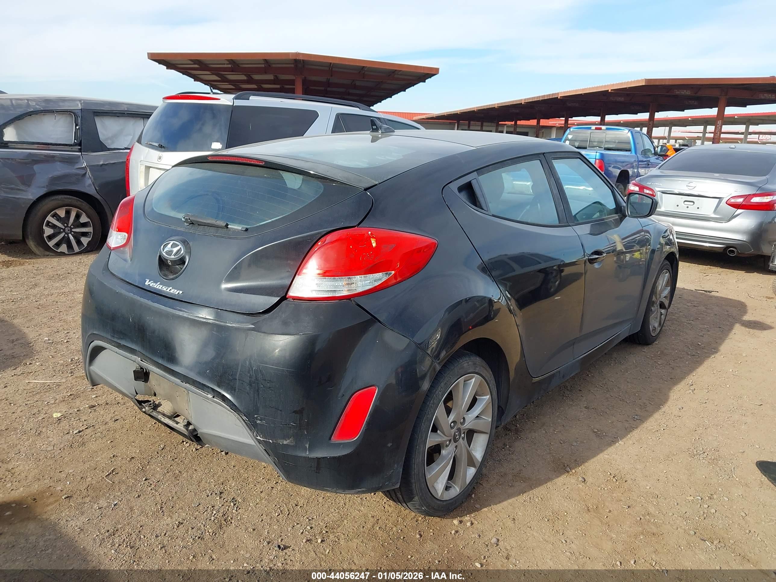 HYUNDAI VELOSTER image 4