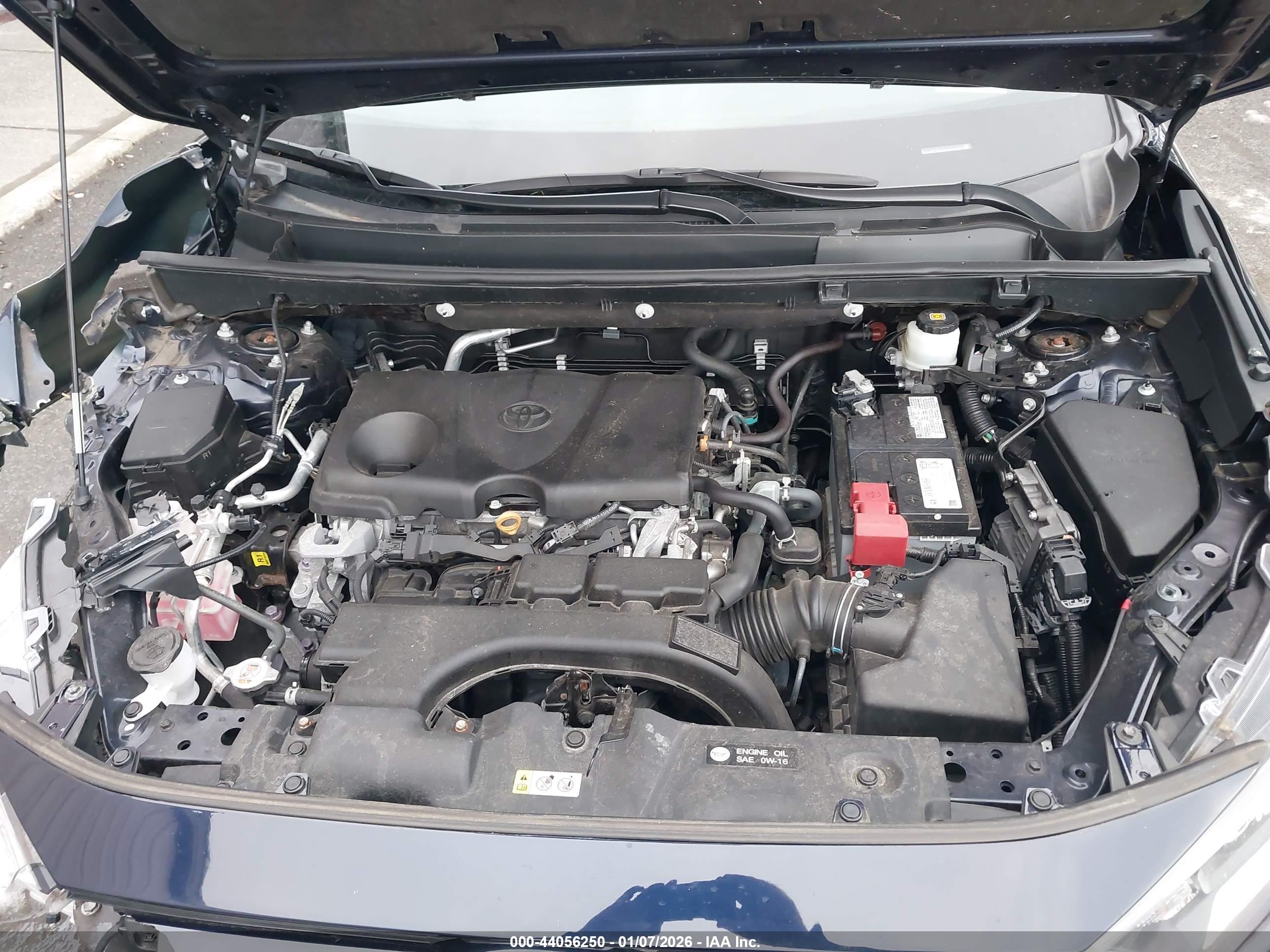 TOYOTA RAV4 image 10