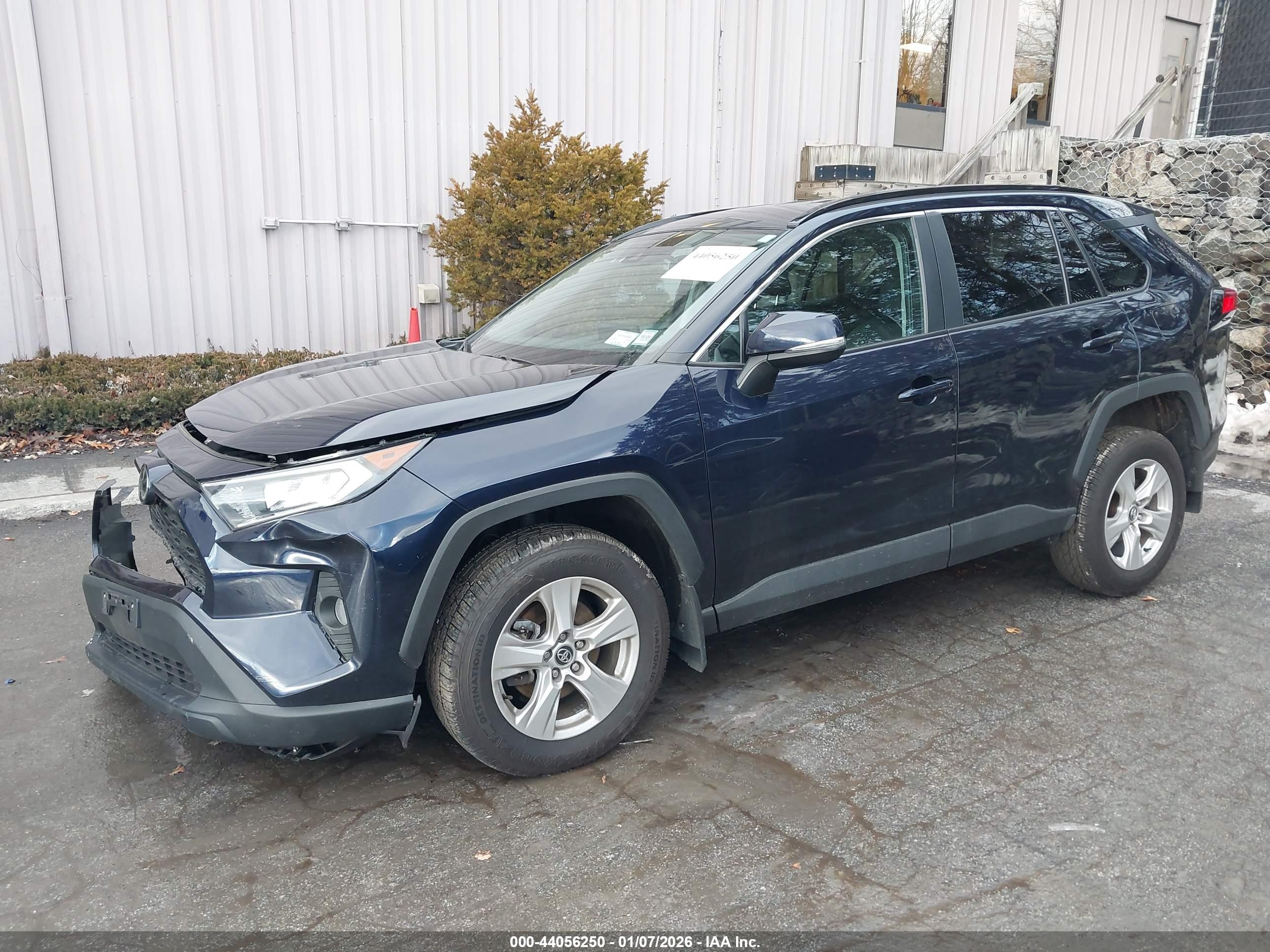 TOYOTA RAV4 image 2