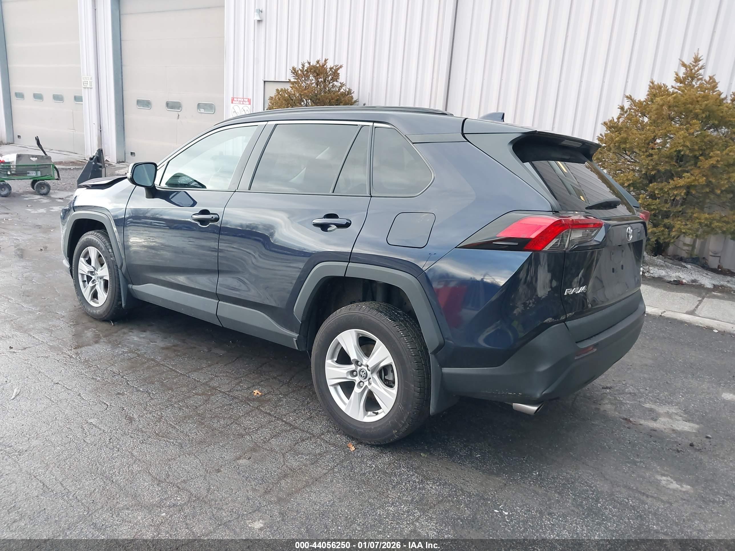 TOYOTA RAV4 image 3