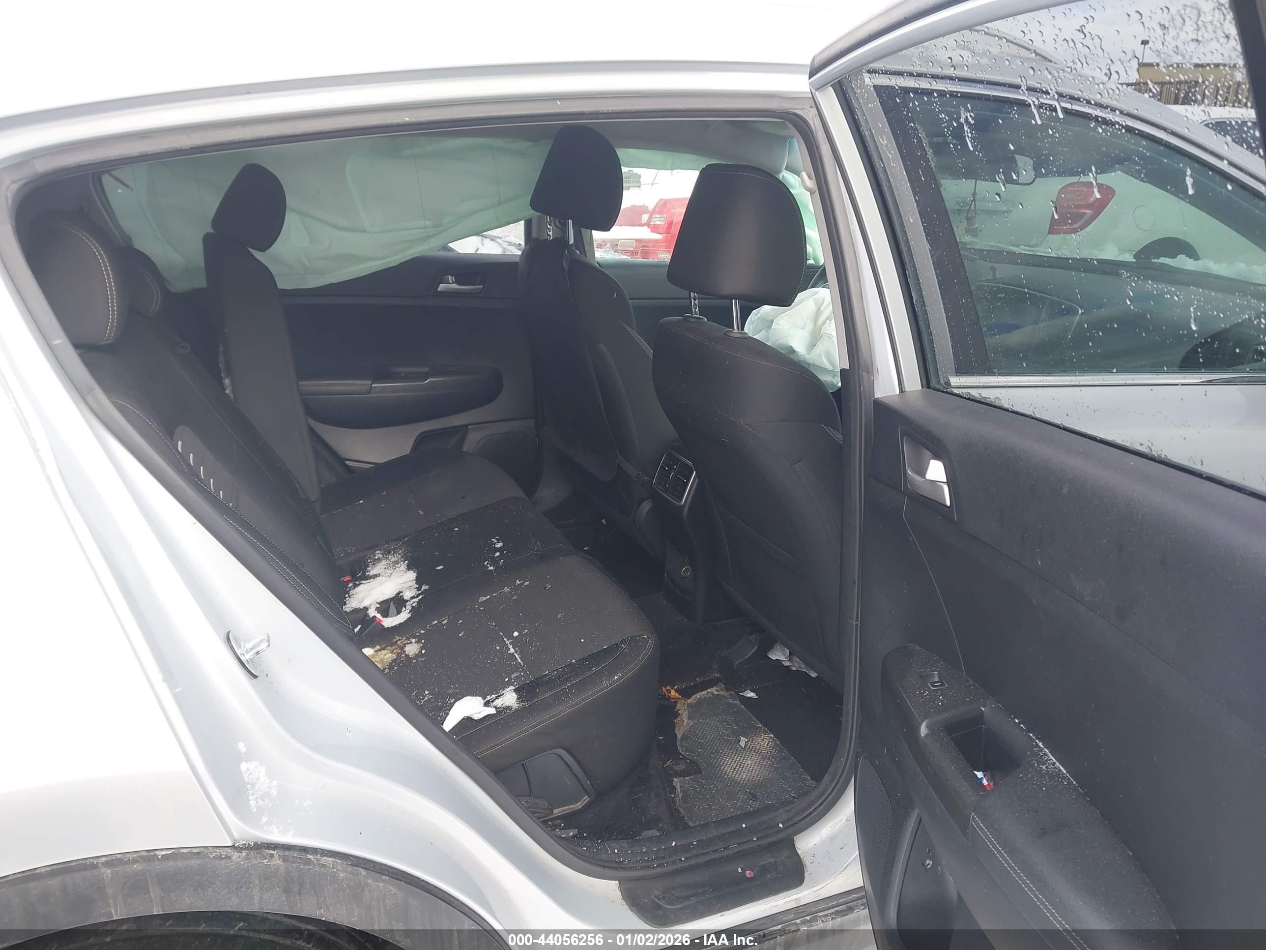 KIA SPORTAGE image 8