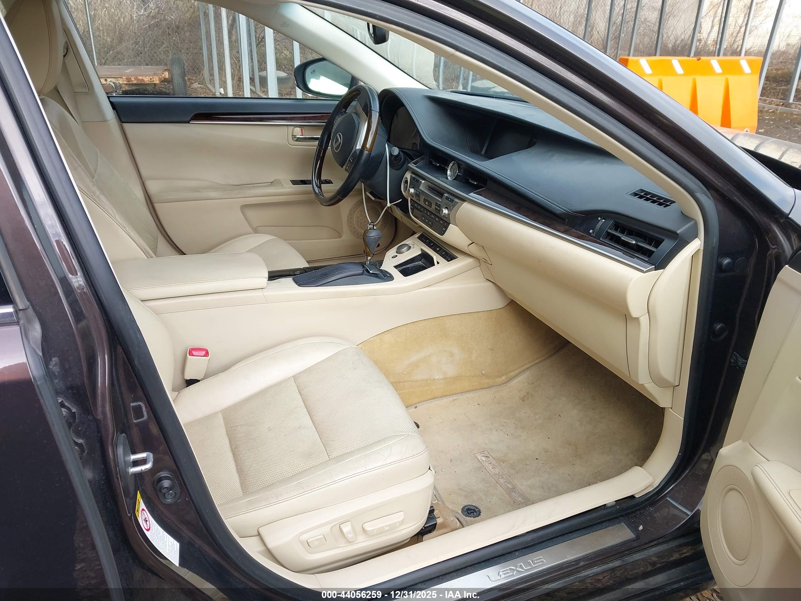 LEXUS ES image 5