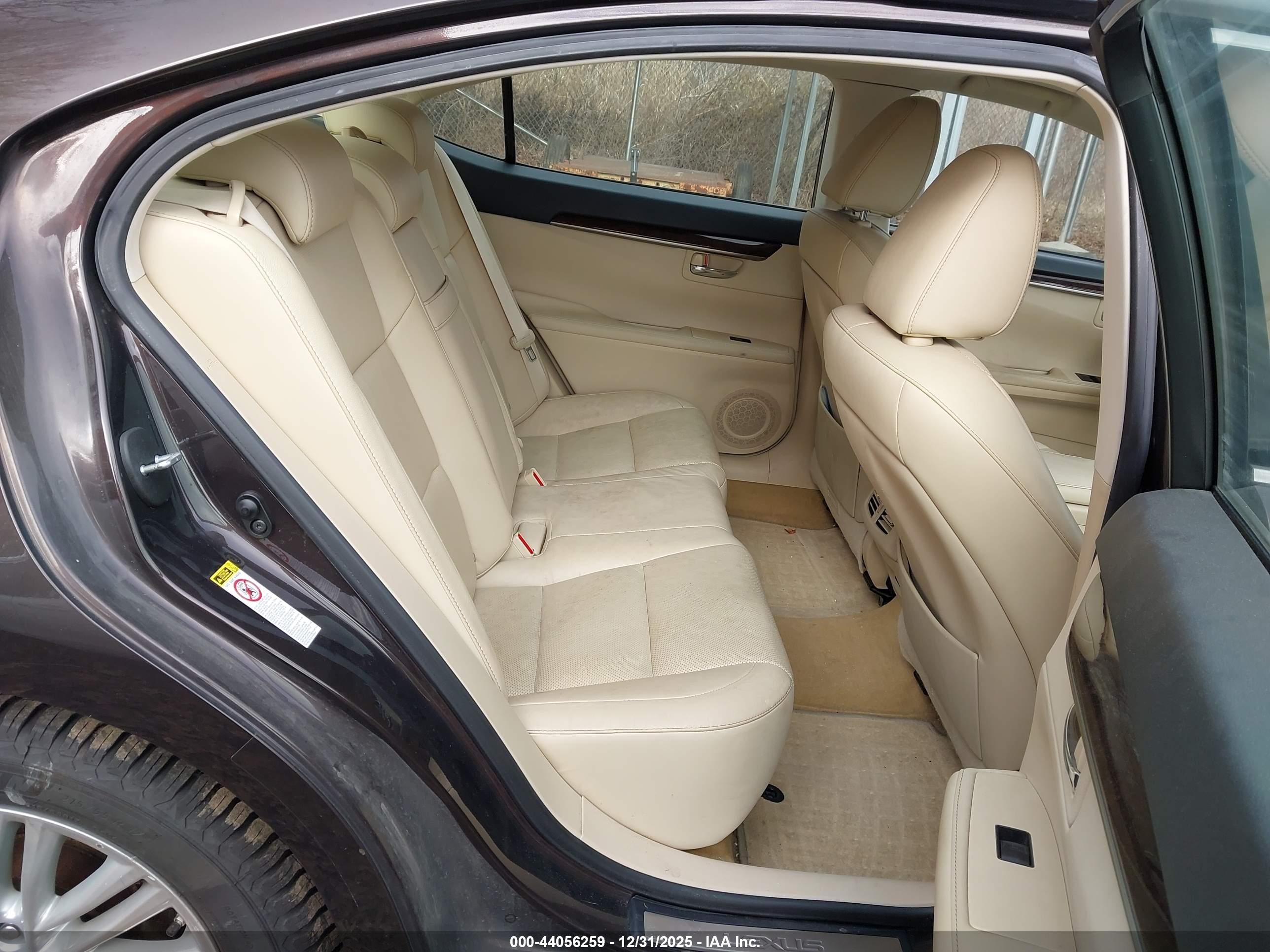 LEXUS ES image 8