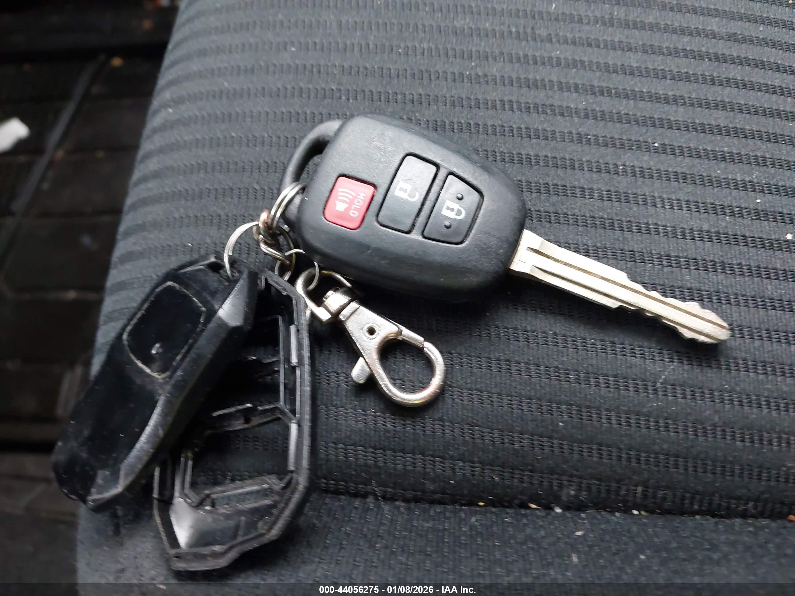 TOYOTA RAV4 image 11