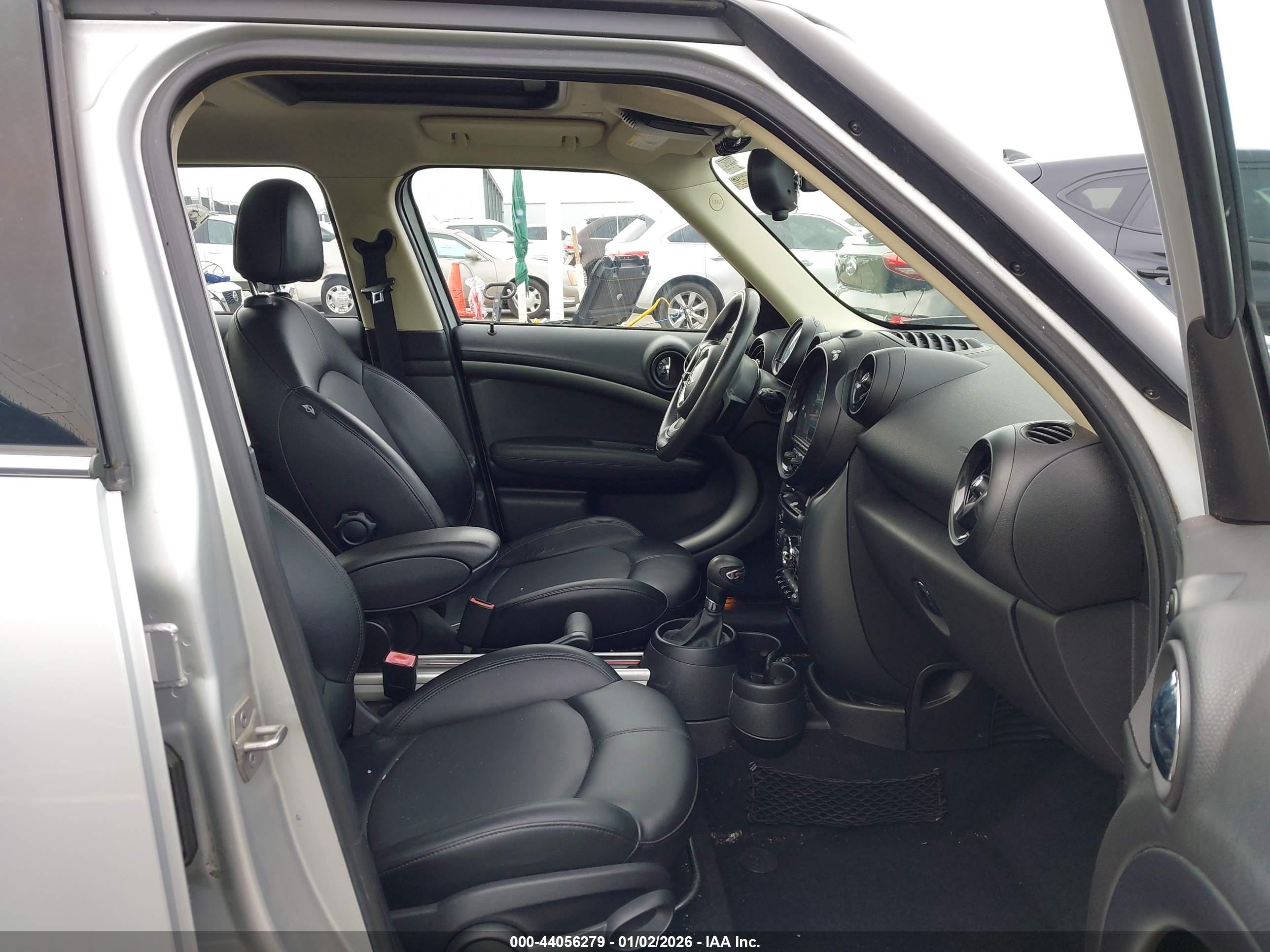 MINI COUNTRYMAN image 5