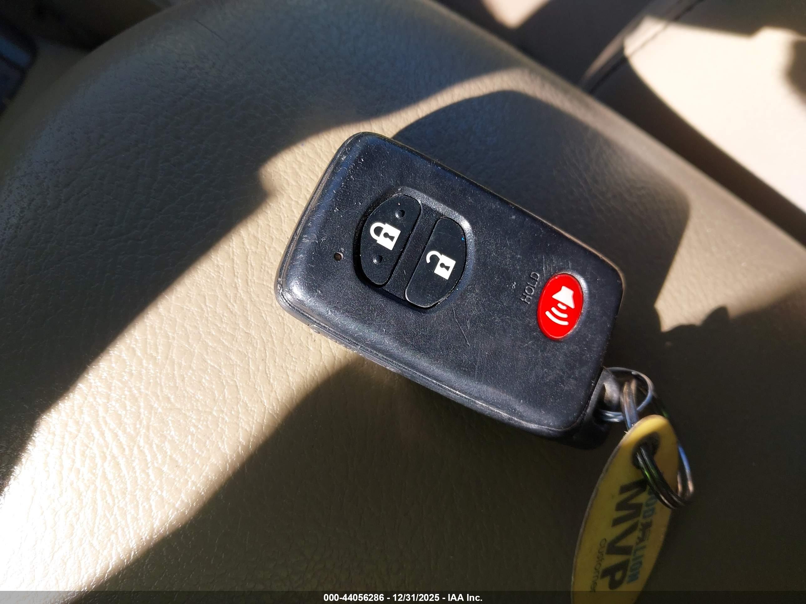 TOYOTA RAV4 image 11