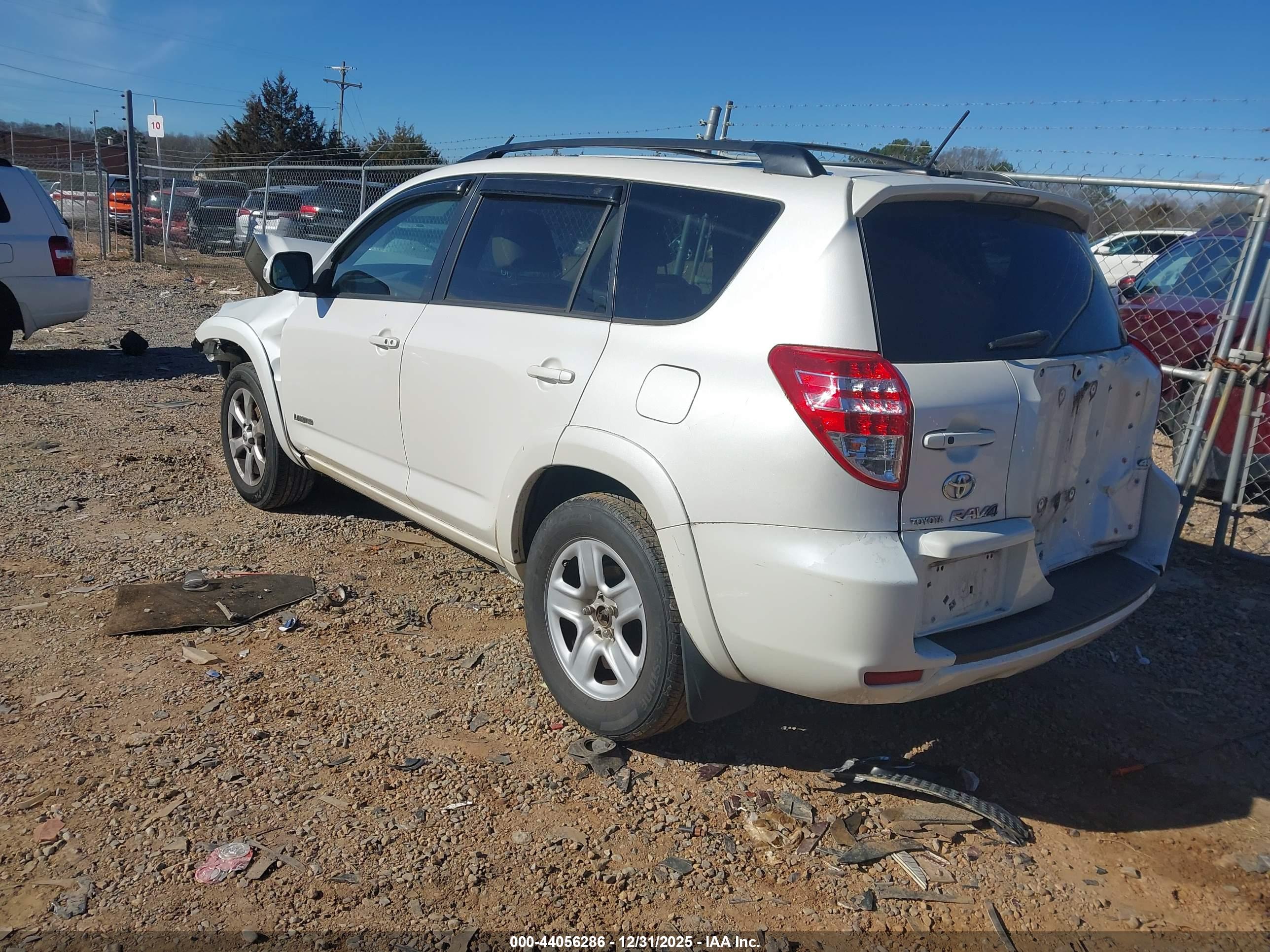 TOYOTA RAV4 image 3