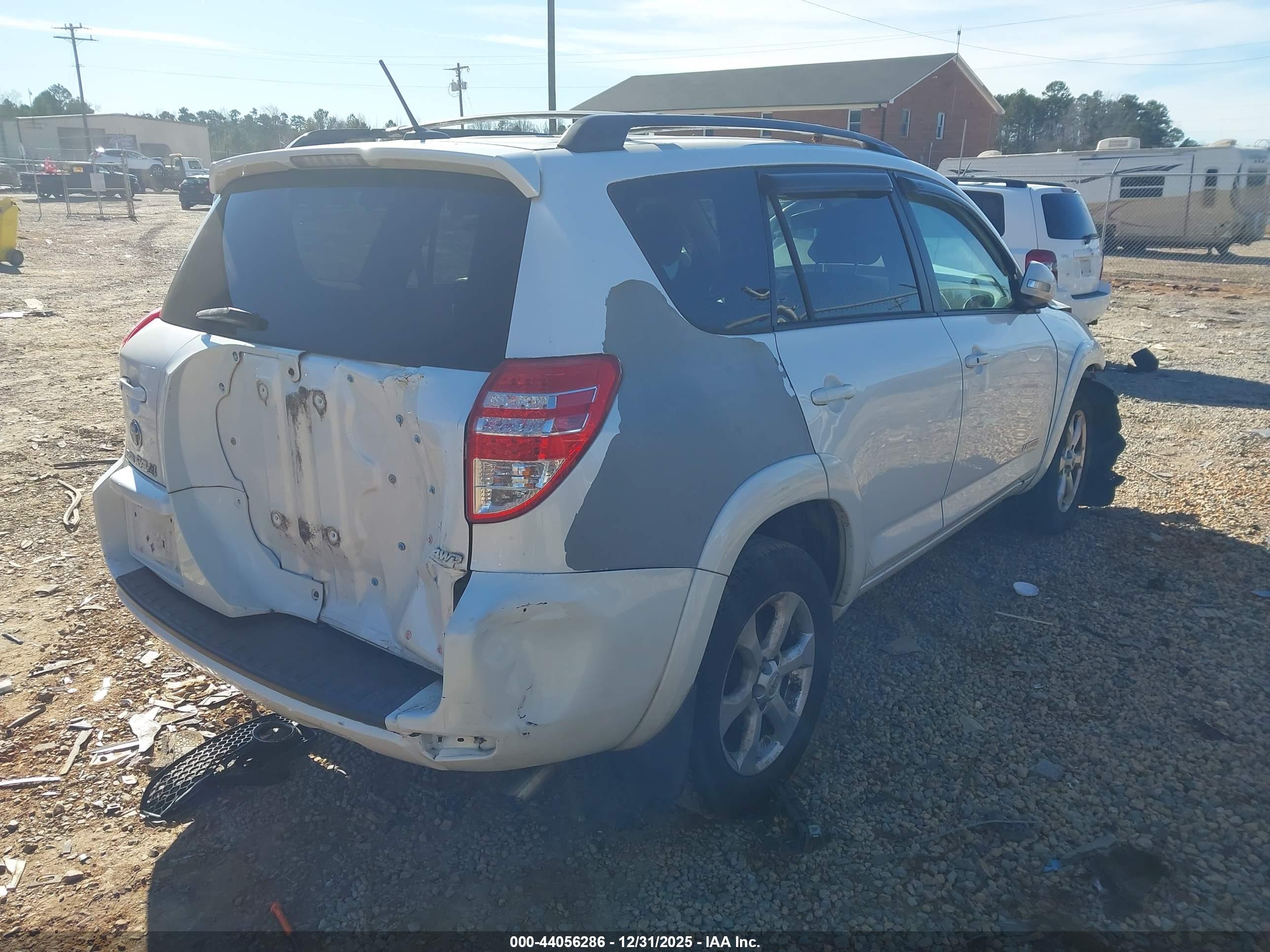 TOYOTA RAV4 image 4