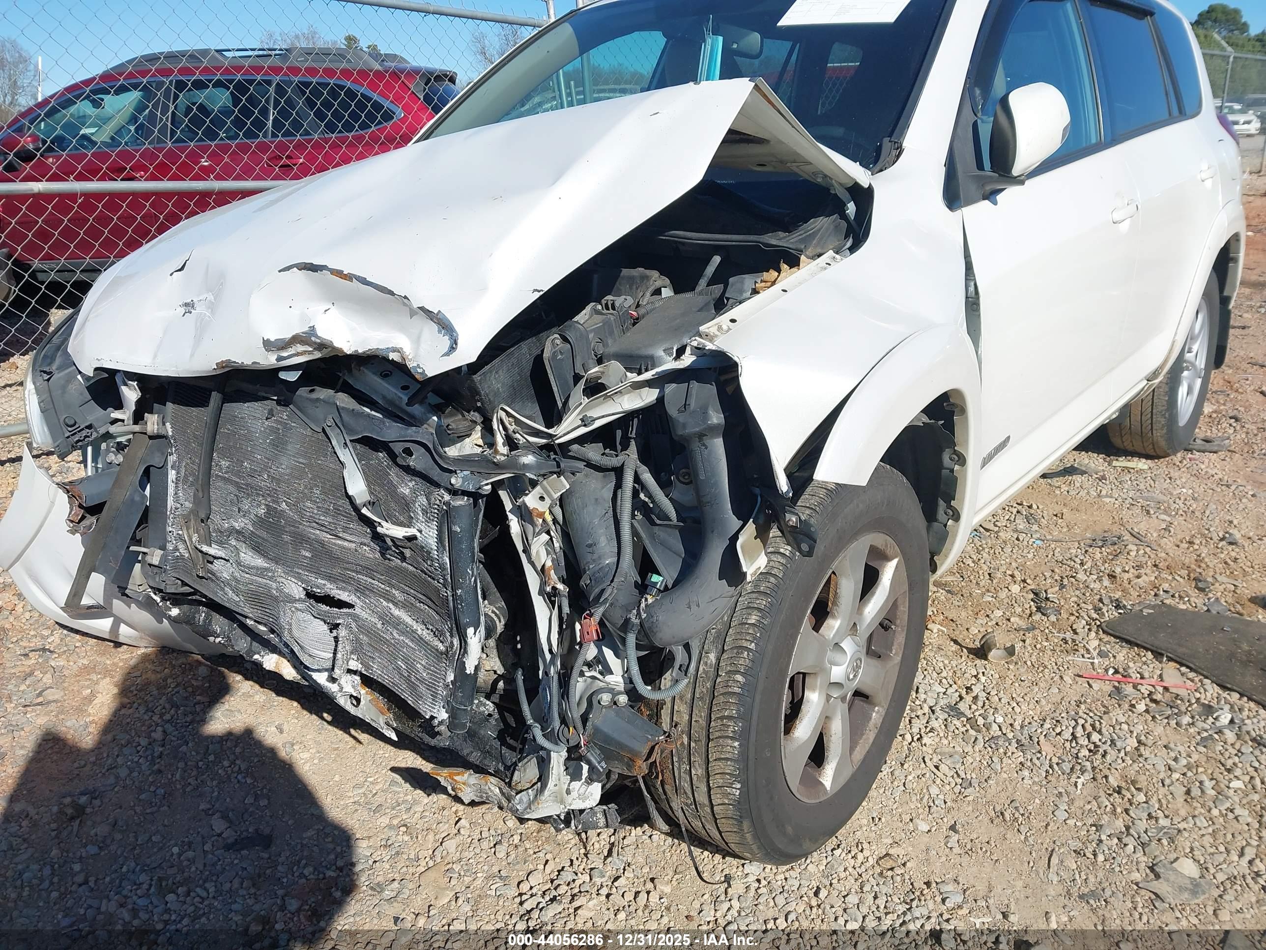TOYOTA RAV4 image 6