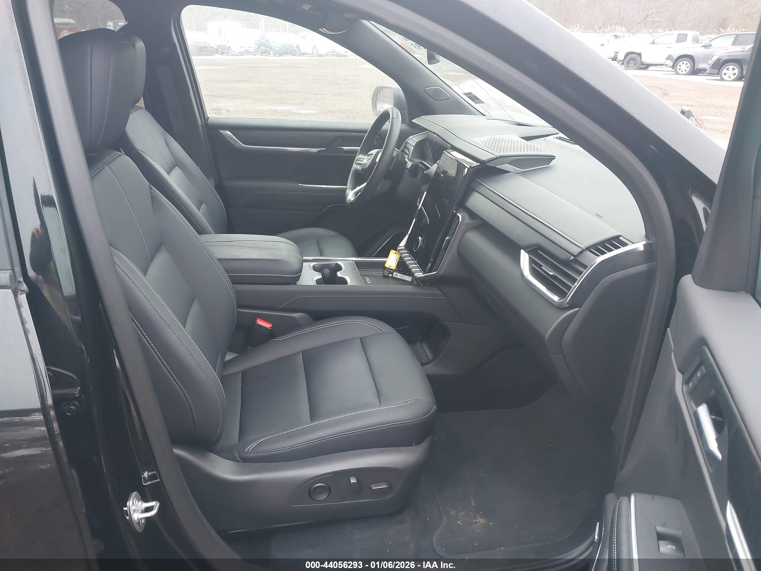 GMC ACADIA image 5