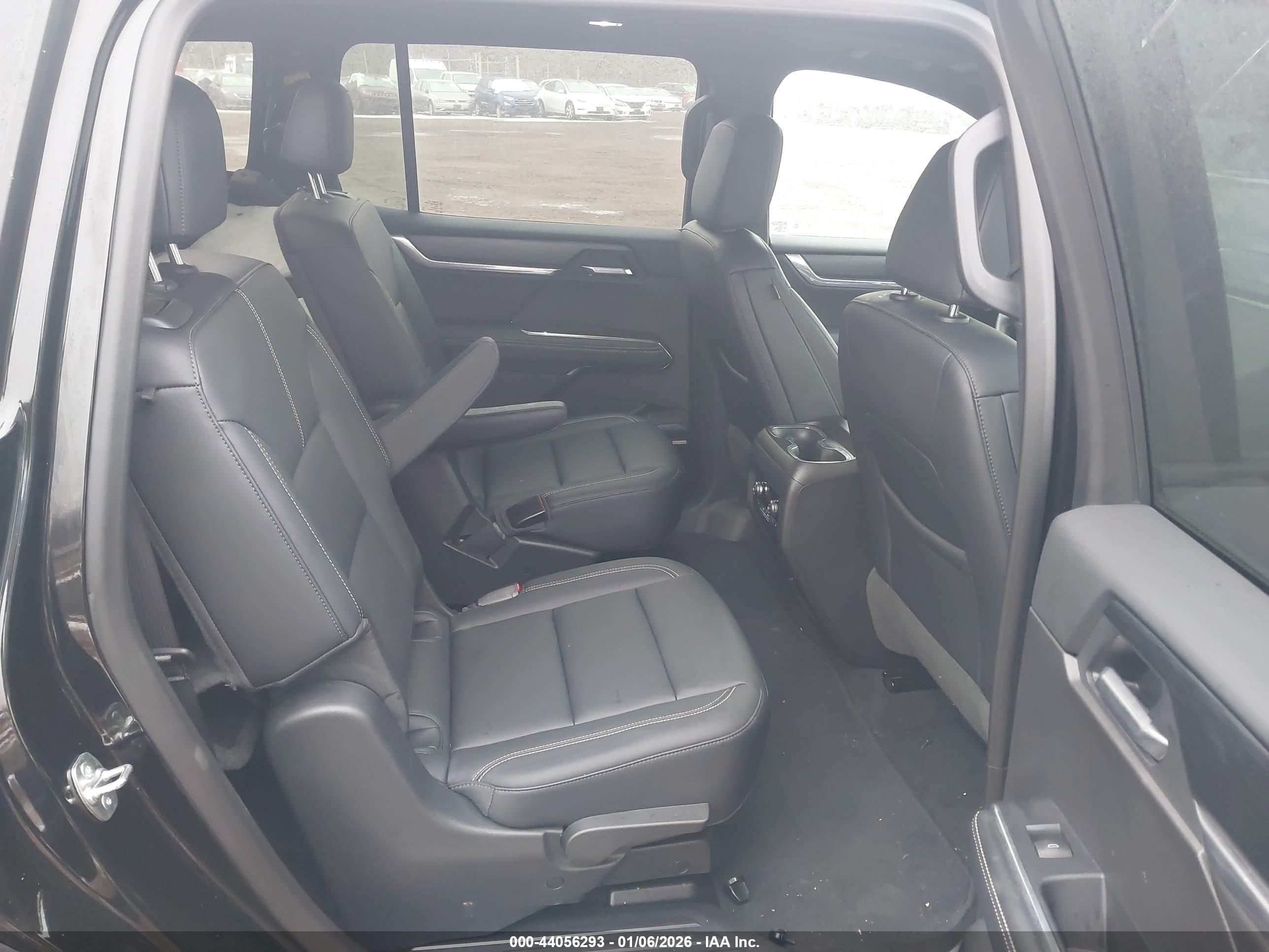 GMC ACADIA image 8