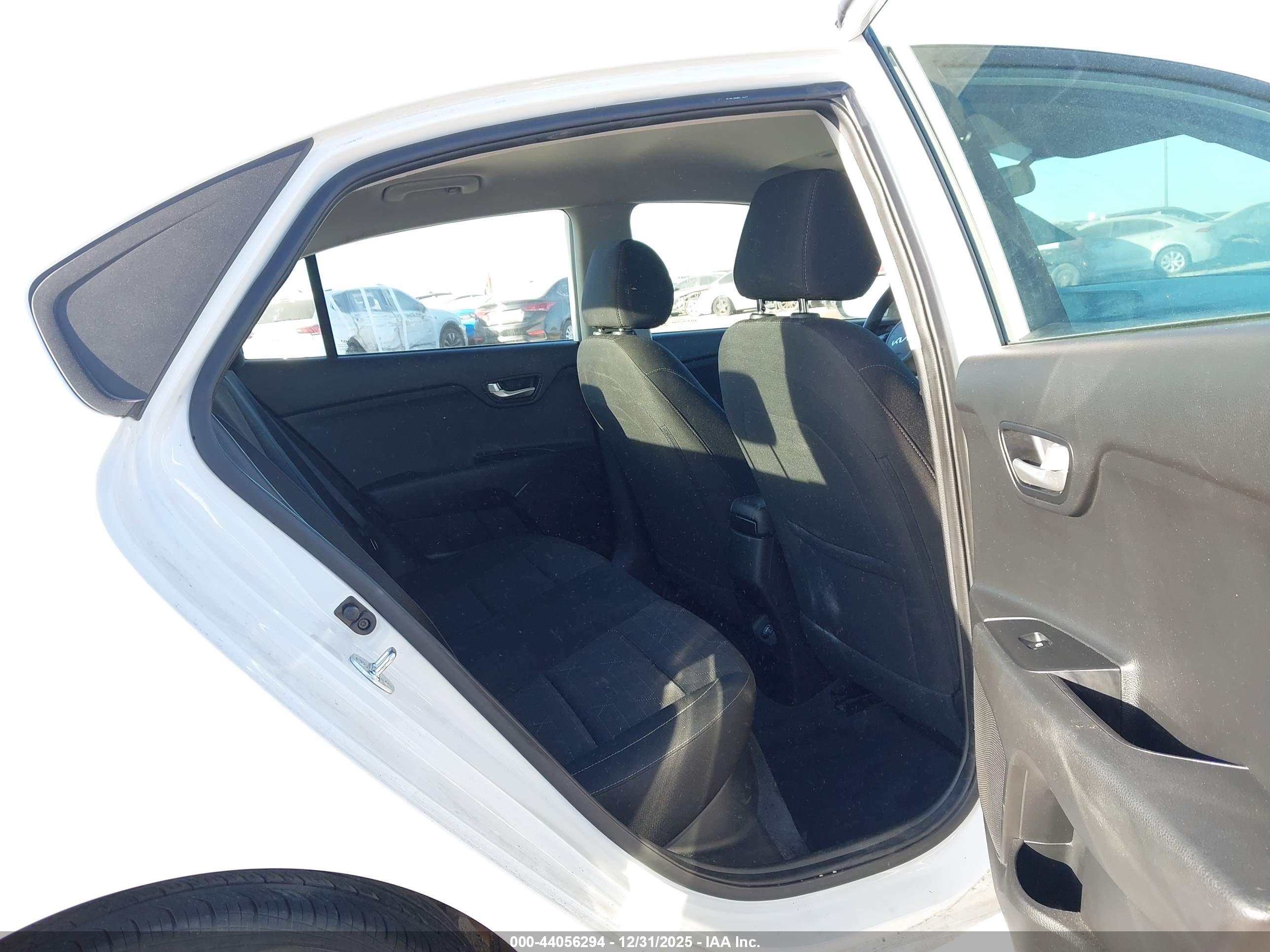 KIA RIO image 8