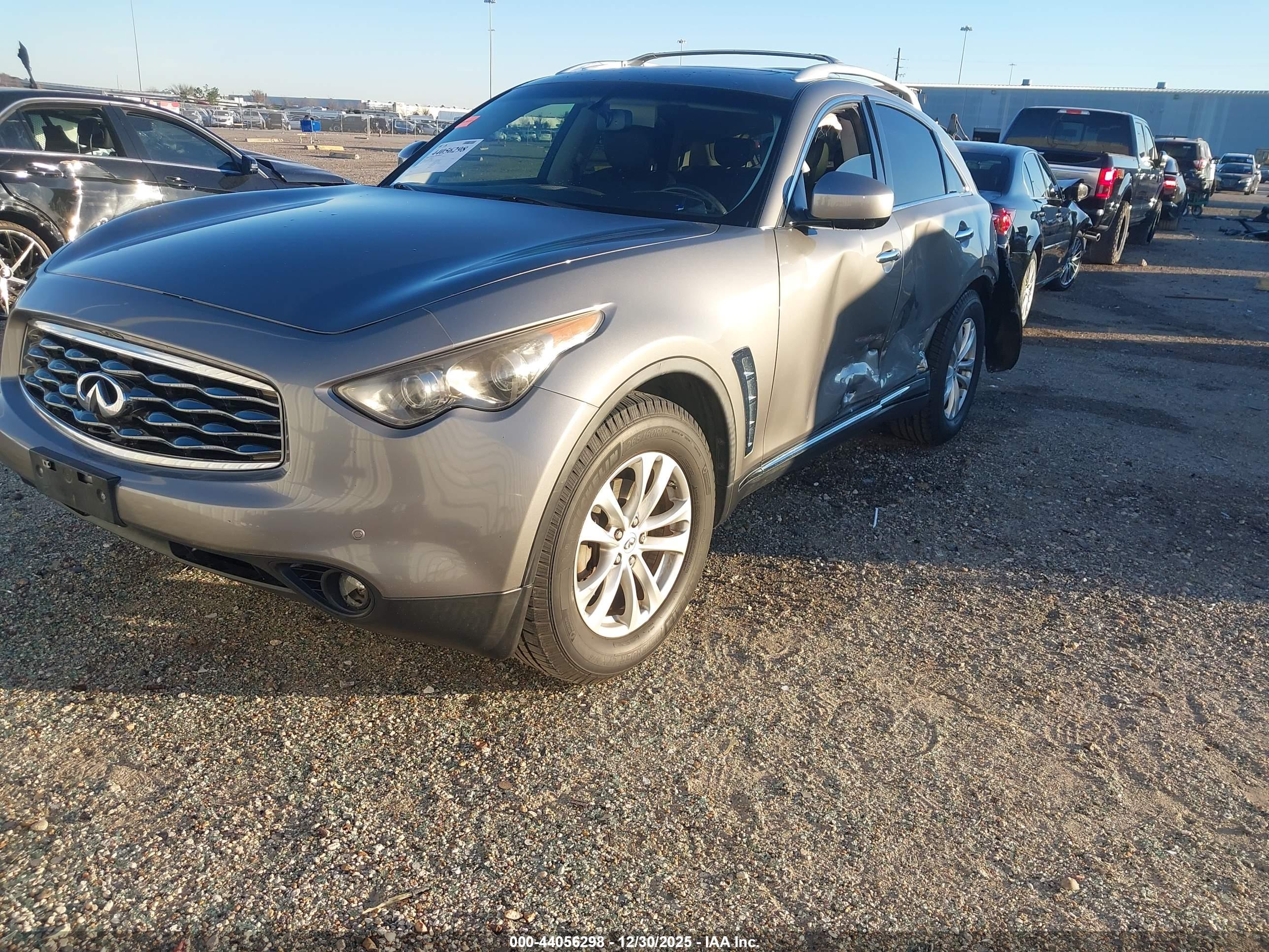 INFINITI FX35 image 2
