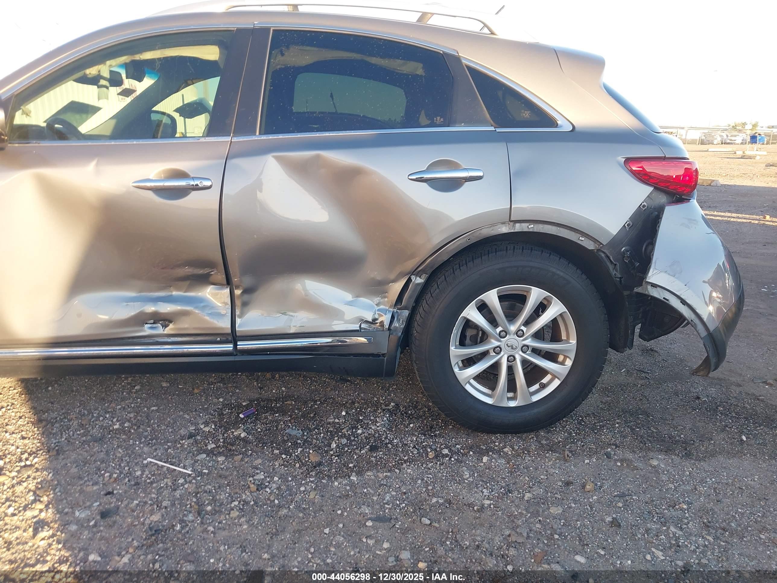 INFINITI FX35 image 6