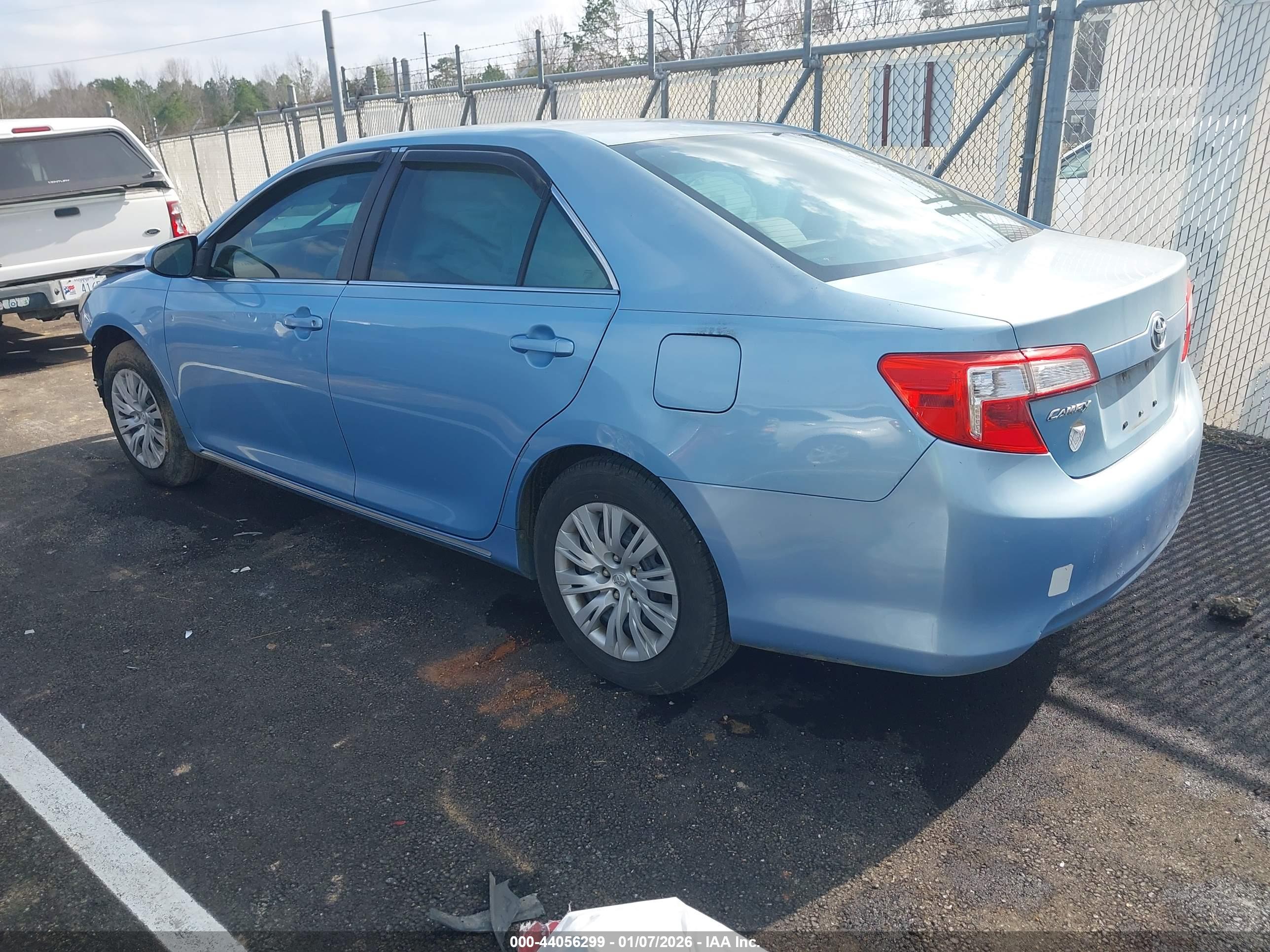 TOYOTA CAMRY image 3