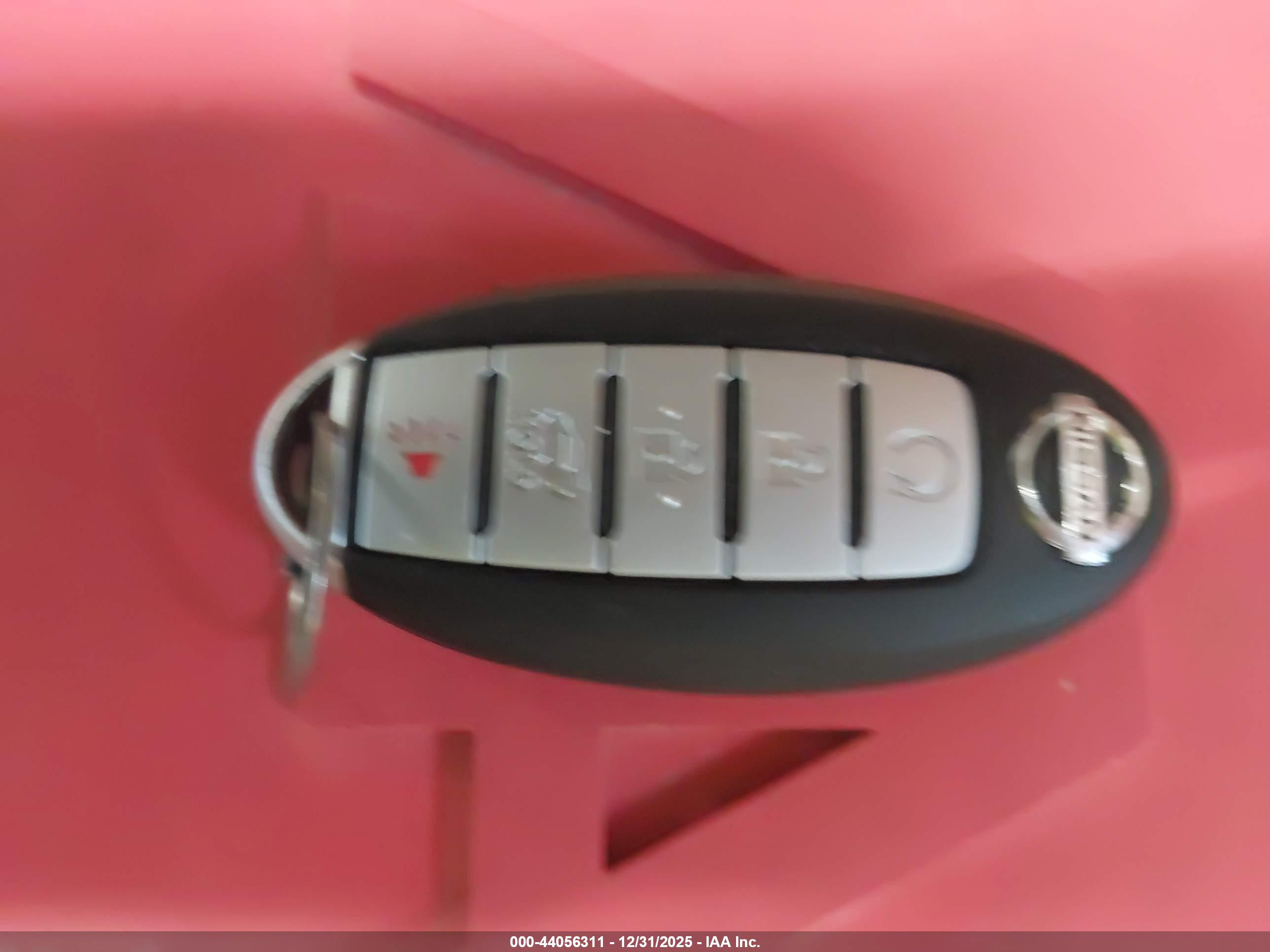 NISSAN ROGUE image 11