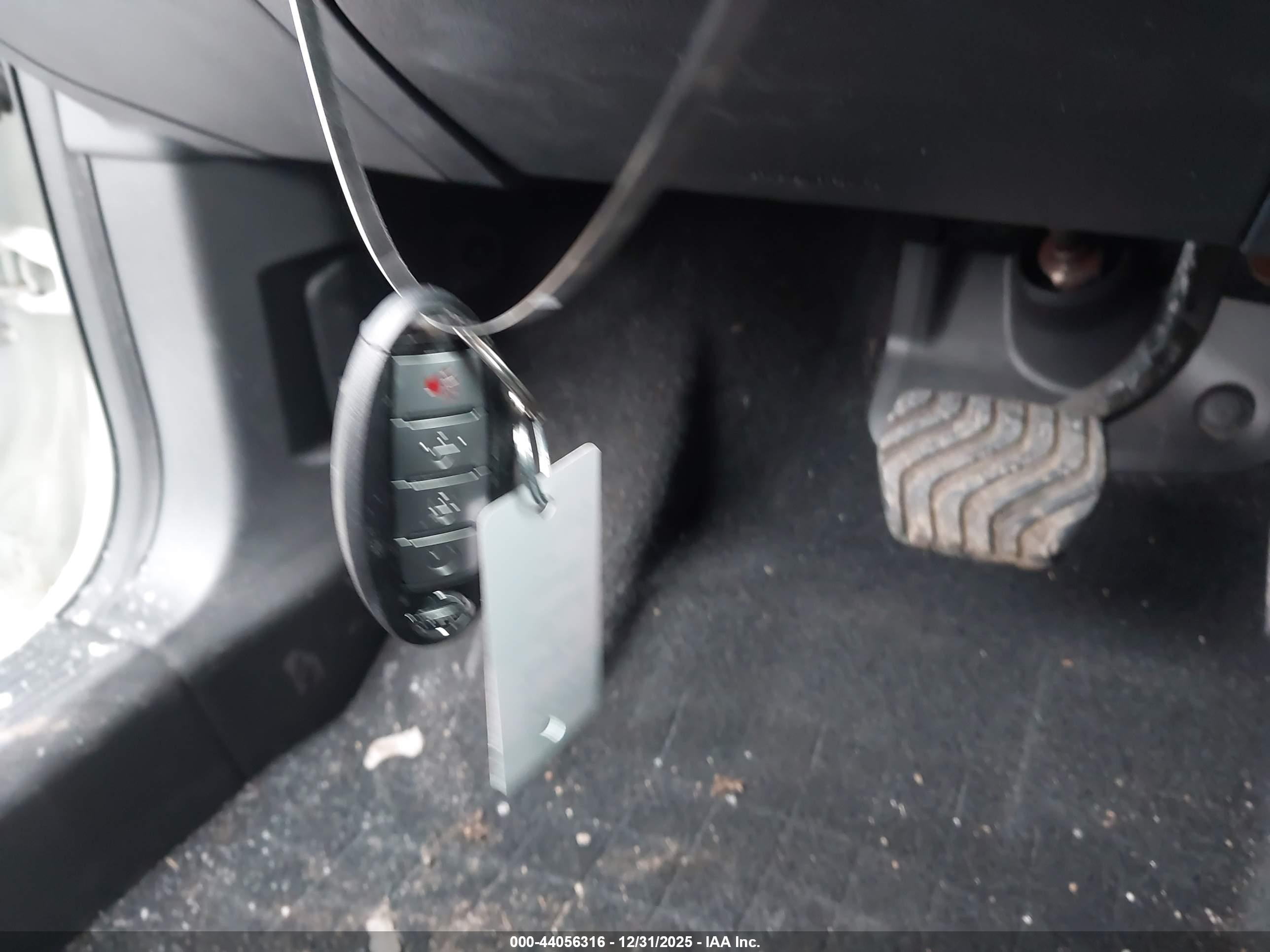 NISSAN ROGUE image 11