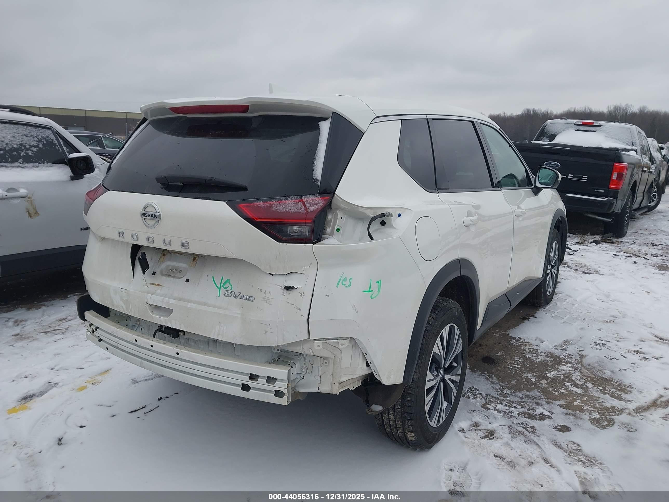 NISSAN ROGUE image 4