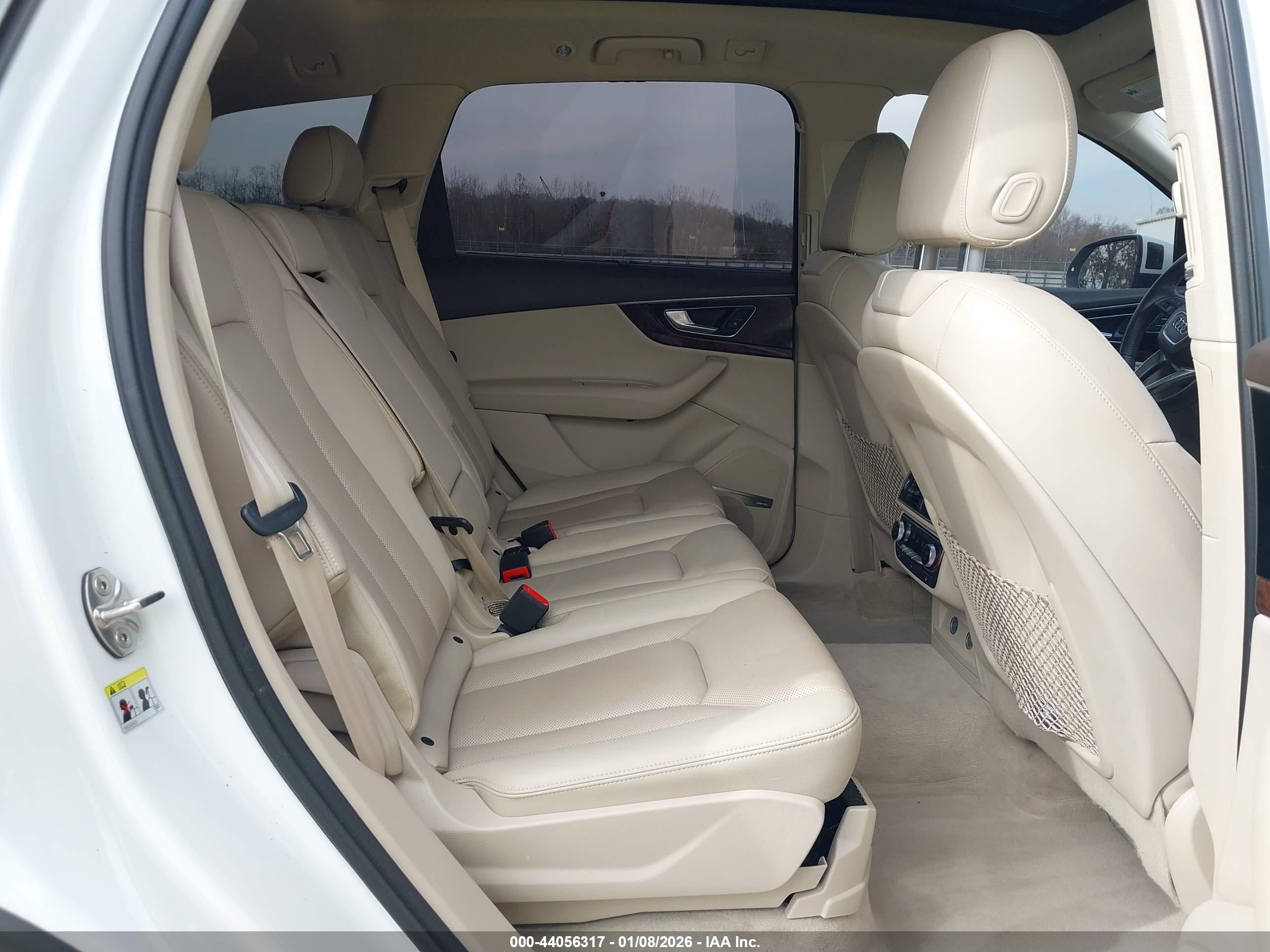 AUDI Q7 image 8
