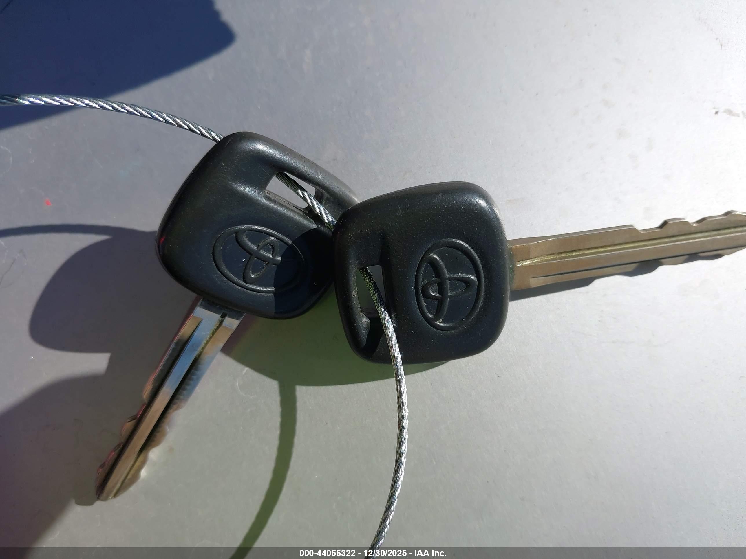 TOYOTA RAV4 image 11