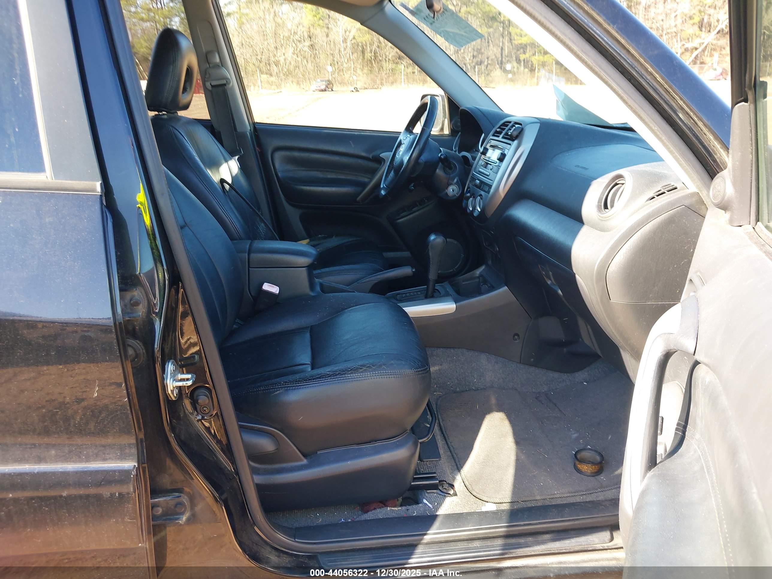 TOYOTA RAV4 image 5