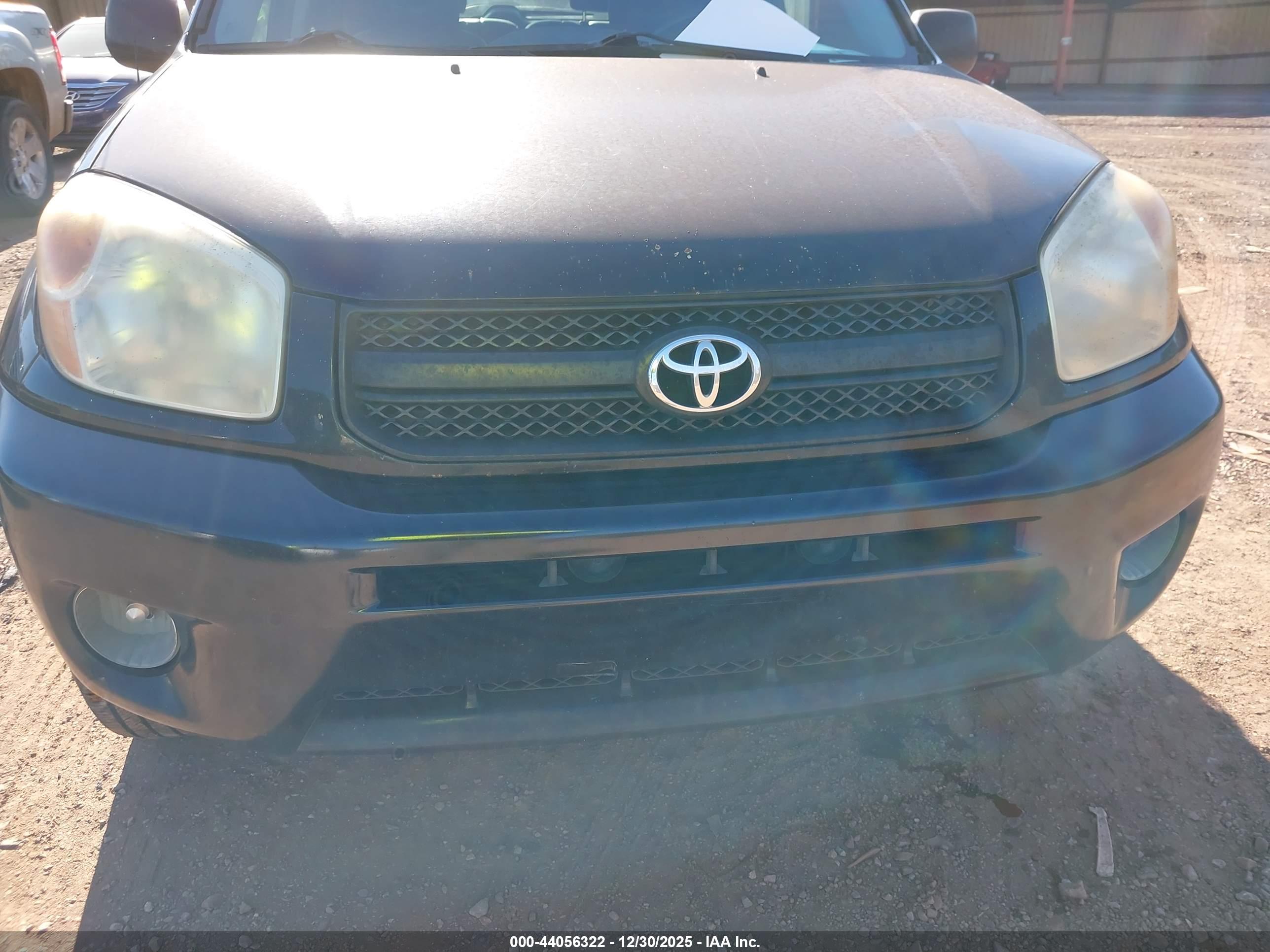 TOYOTA RAV4 image 6