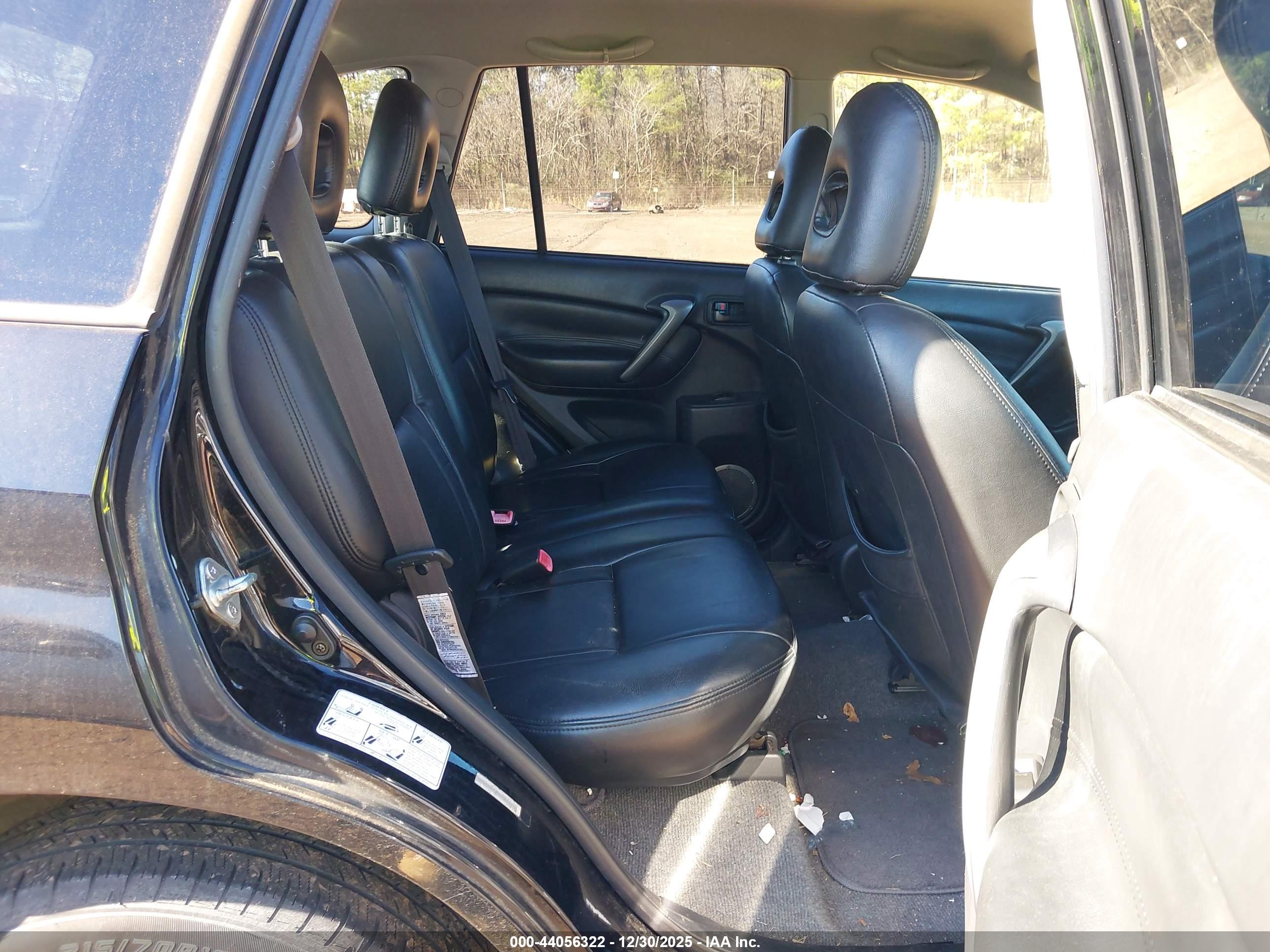 TOYOTA RAV4 image 8