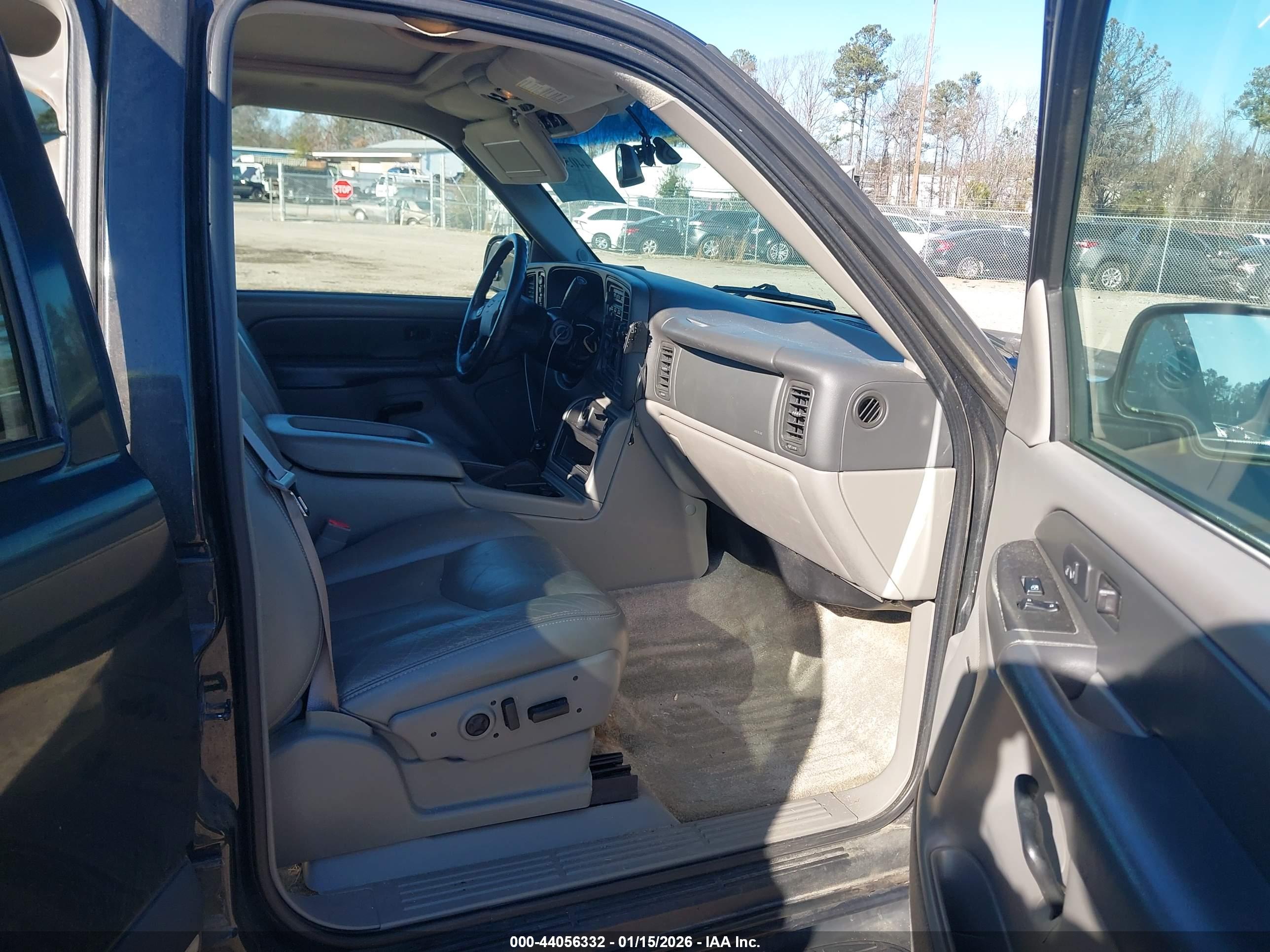 CHEVROLET TAHOE image 5