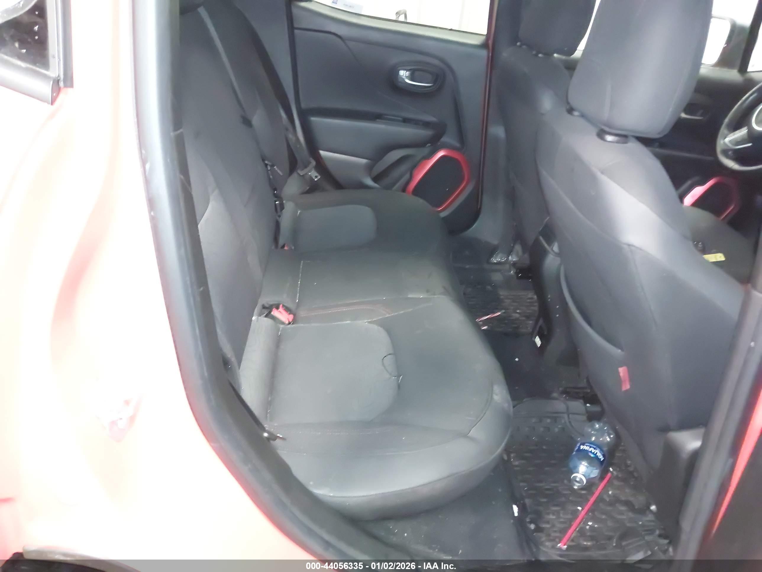 JEEP RENEGADE image 8