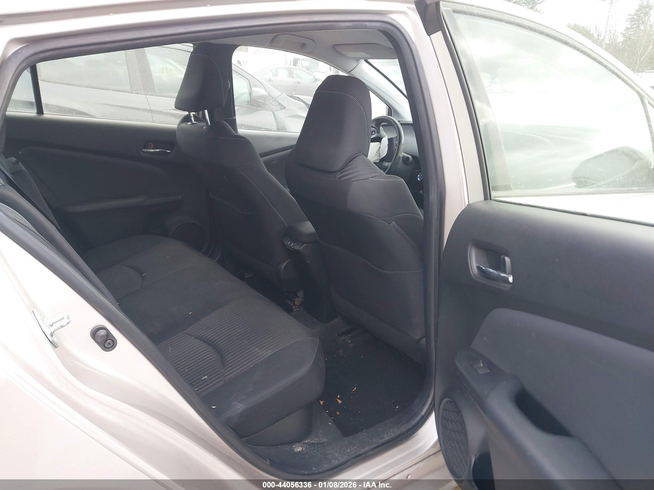 TOYOTA PRIUS image 8