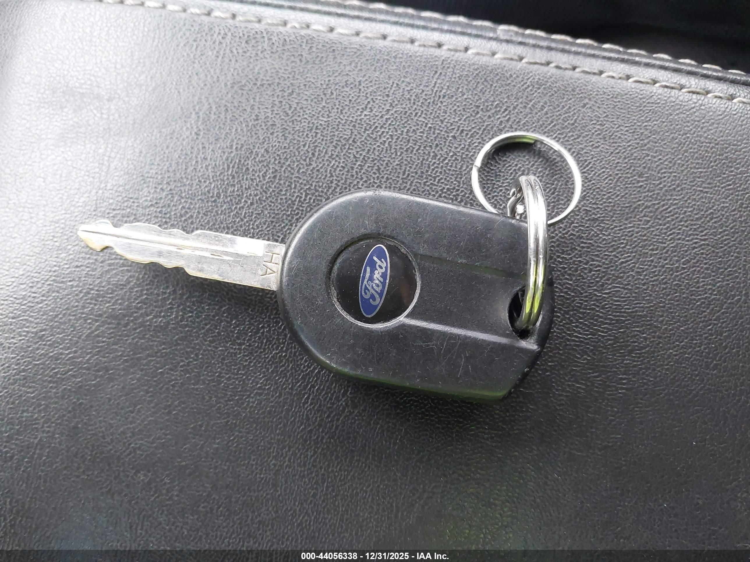 FORD FUSION image 11