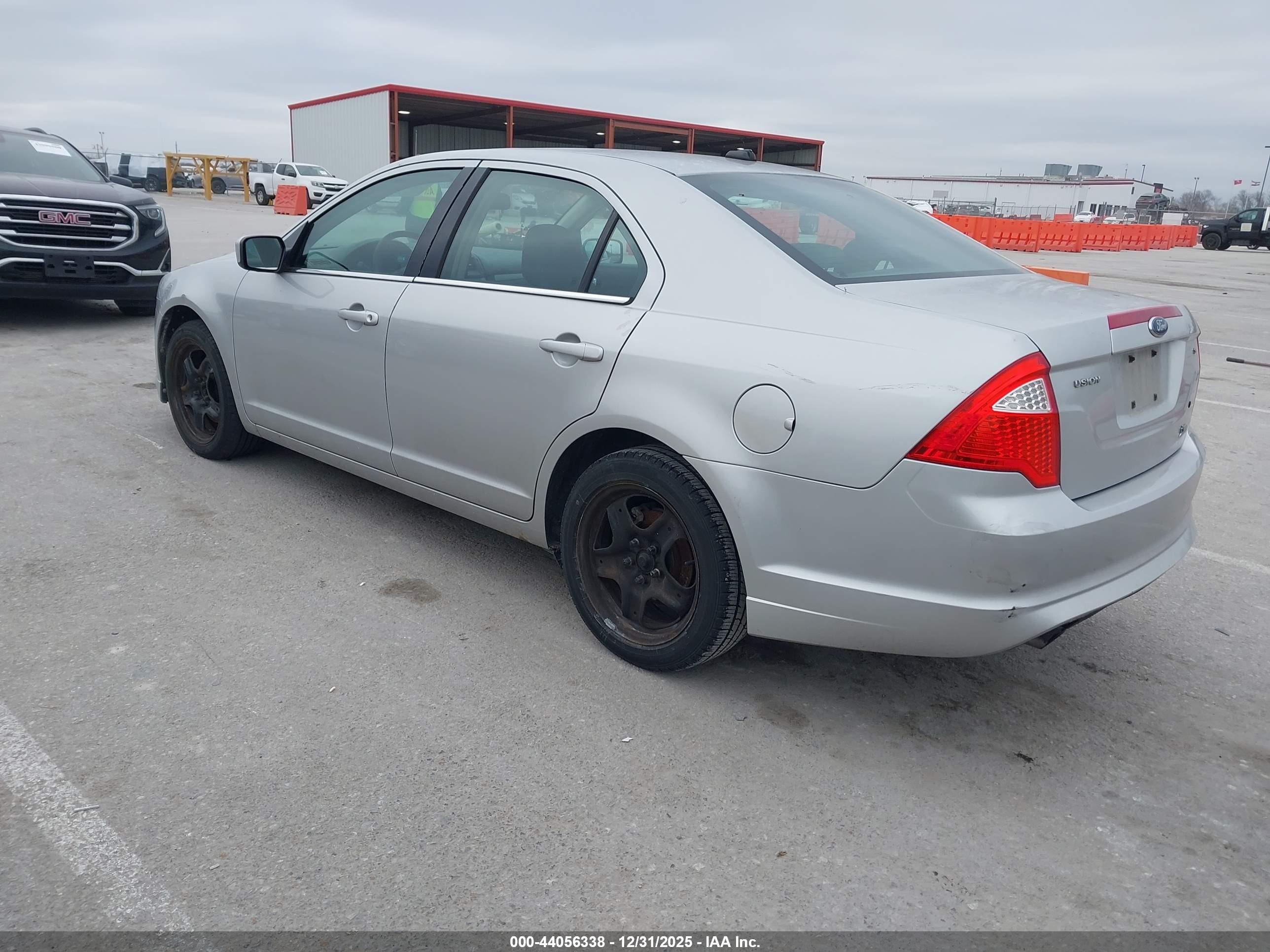 FORD FUSION image 3
