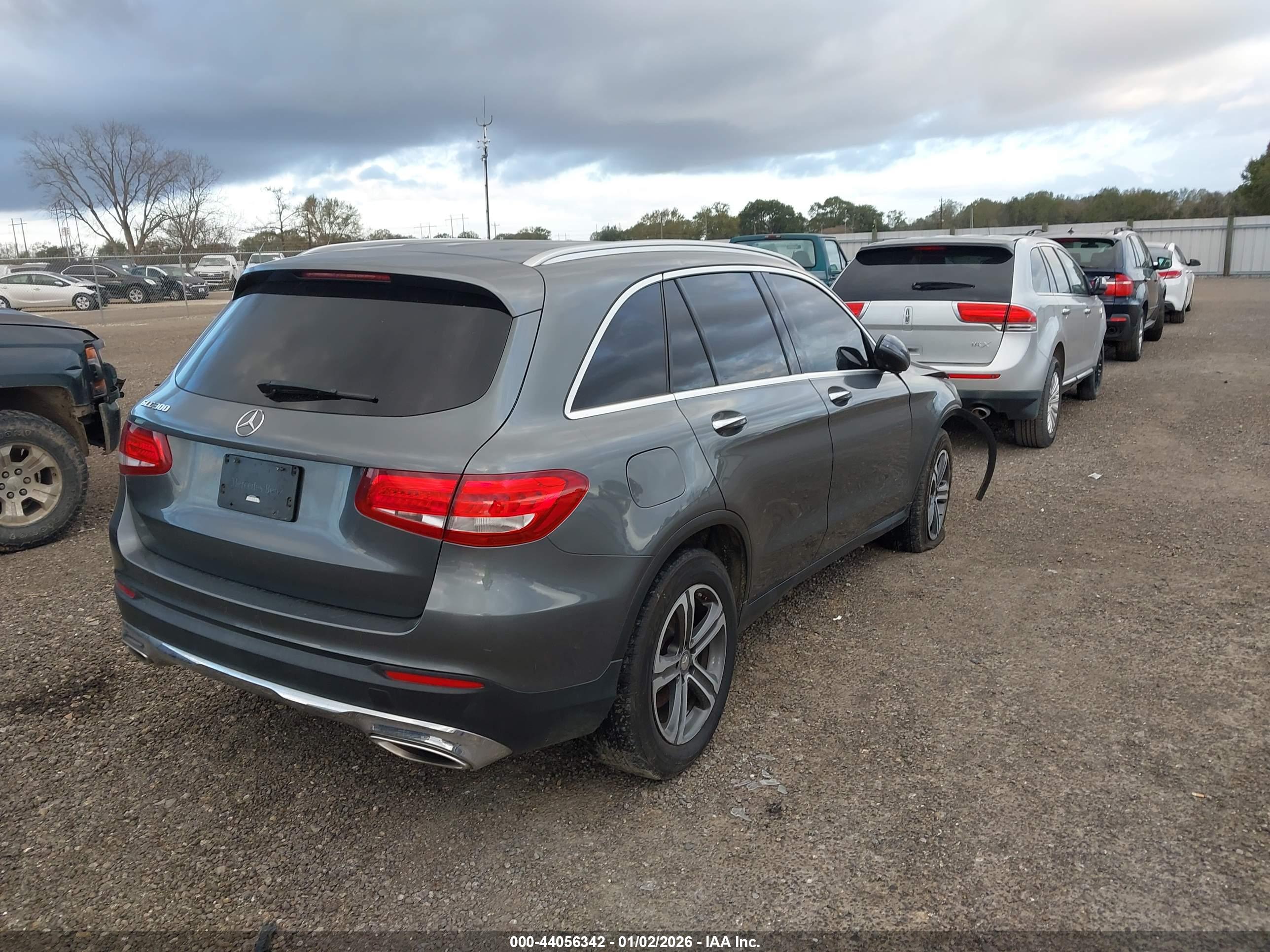 MERCEDES-BENZ GLC image 4