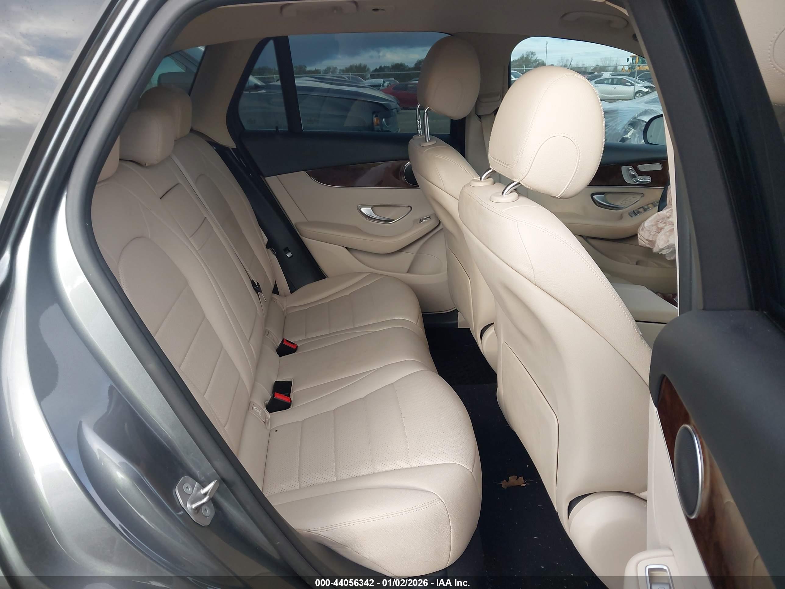 MERCEDES-BENZ GLC image 8