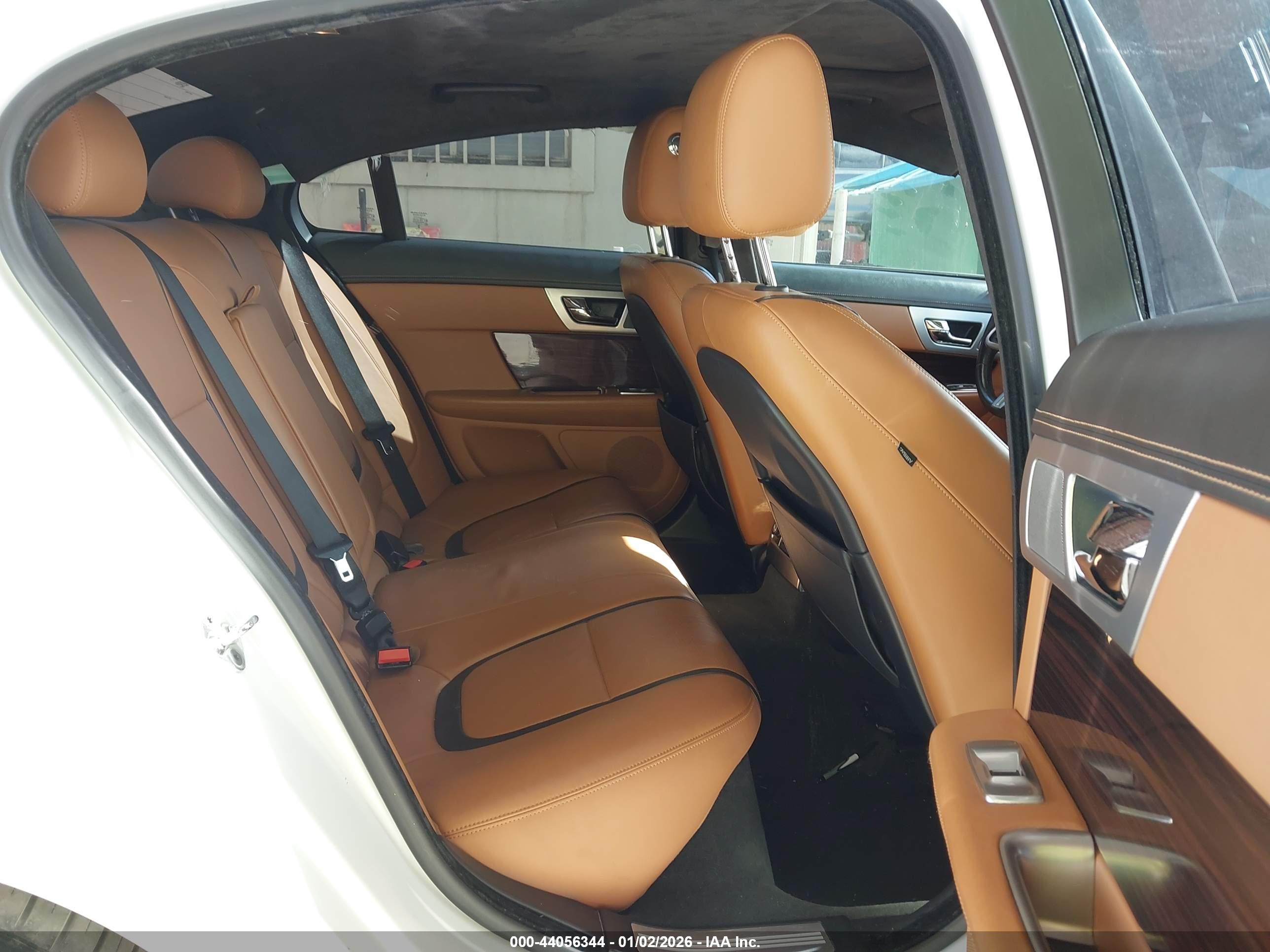 JAGUAR XF image 8