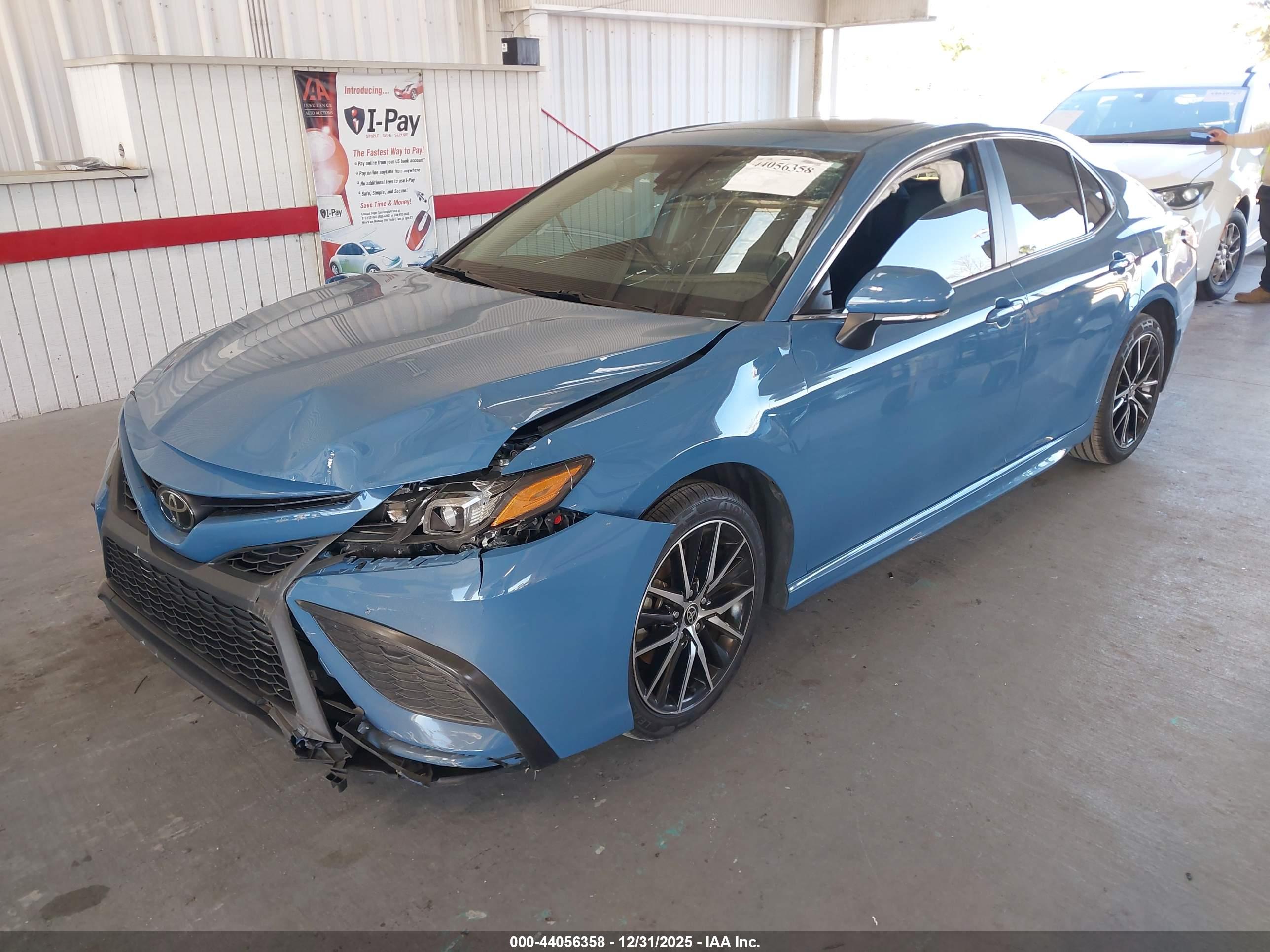 TOYOTA CAMRY image 2