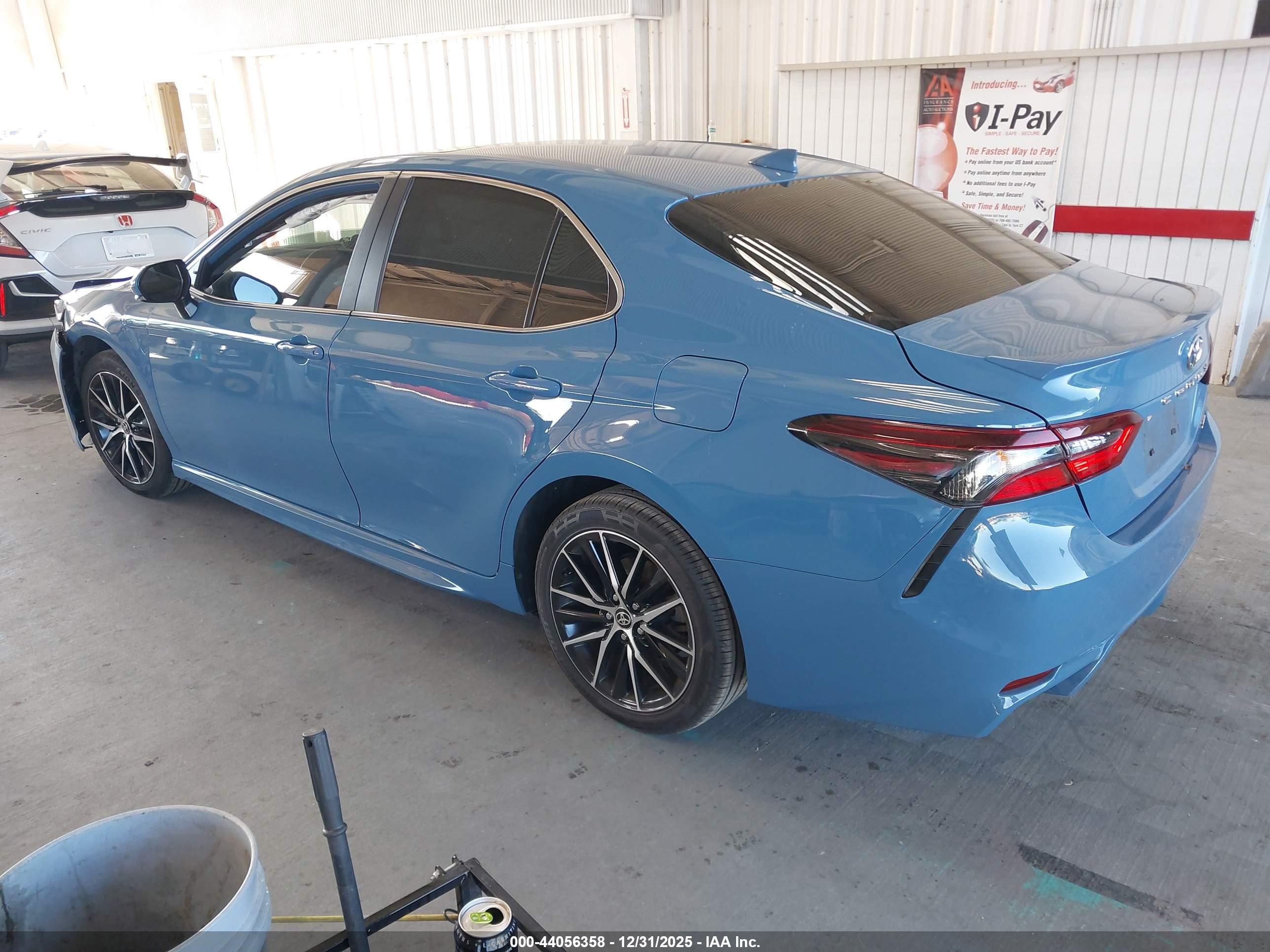 TOYOTA CAMRY image 3