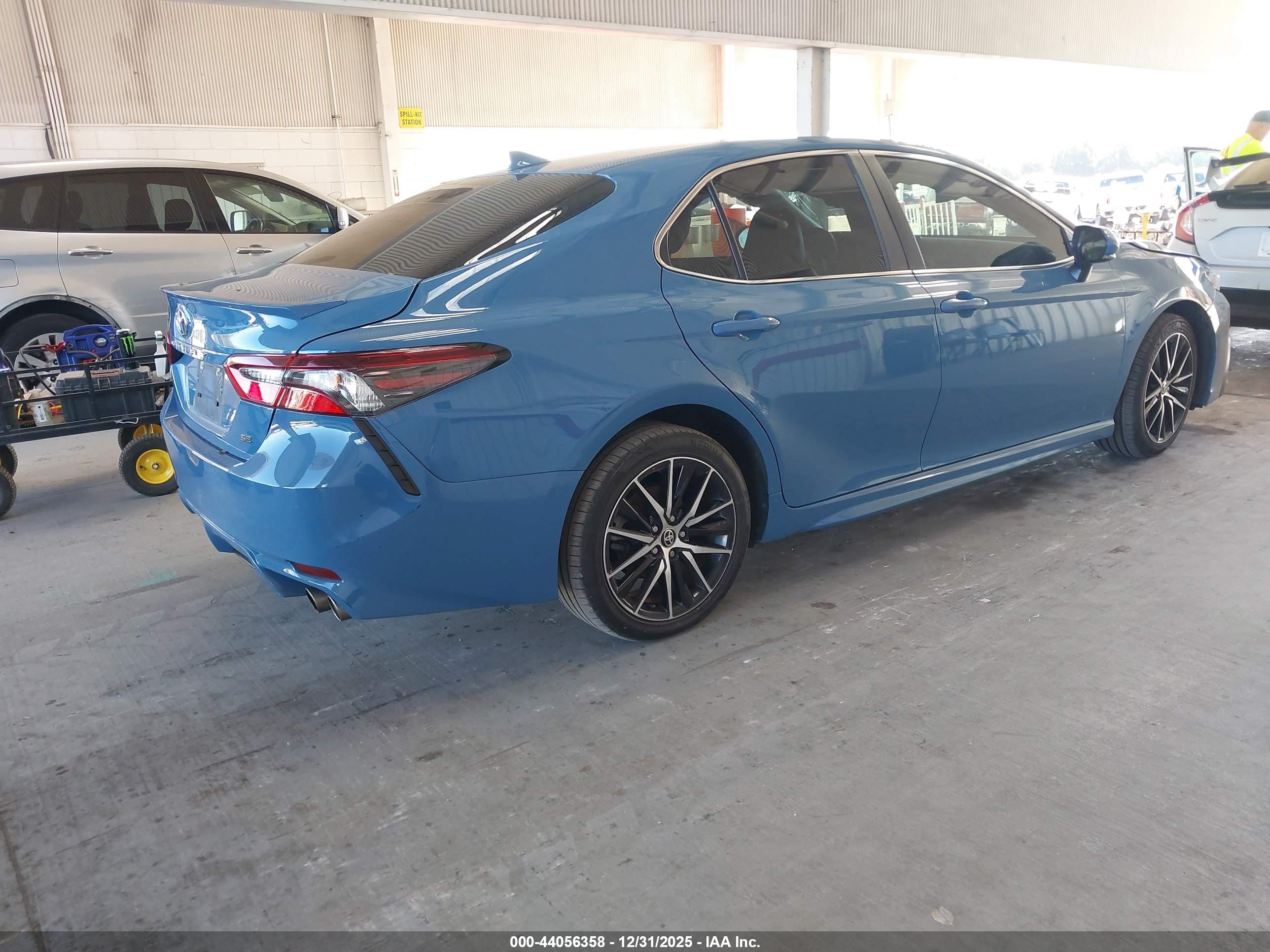 TOYOTA CAMRY image 4