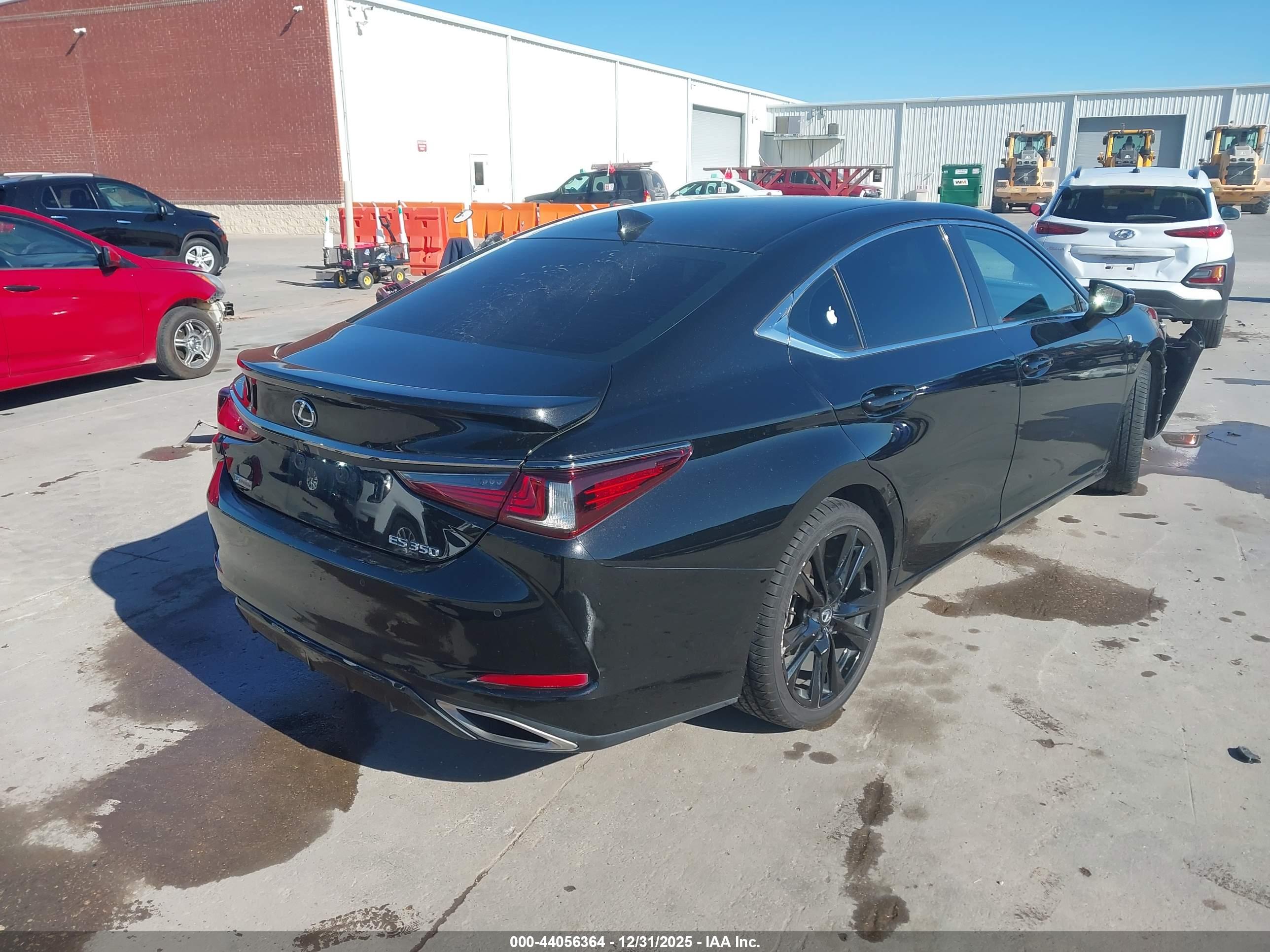 LEXUS ES image 4