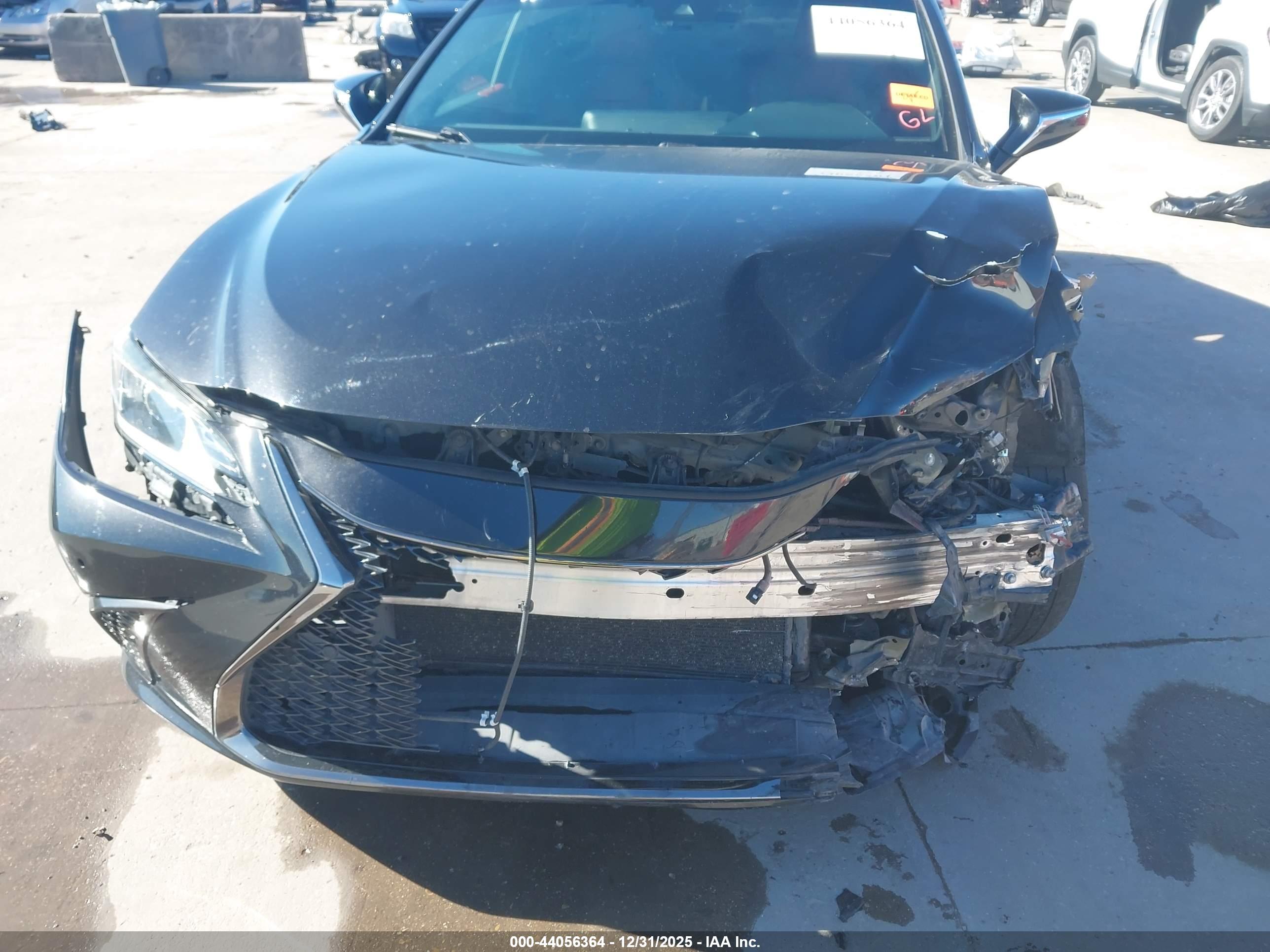 LEXUS ES image 6