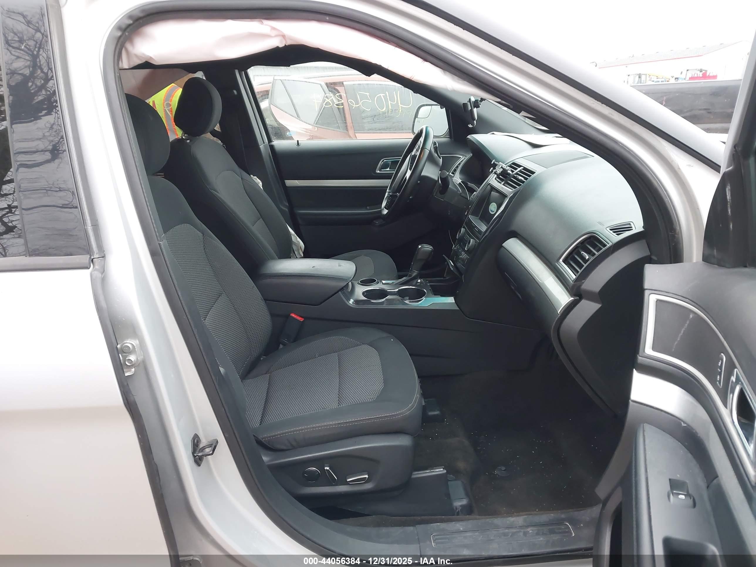 FORD EXPLORER image 5