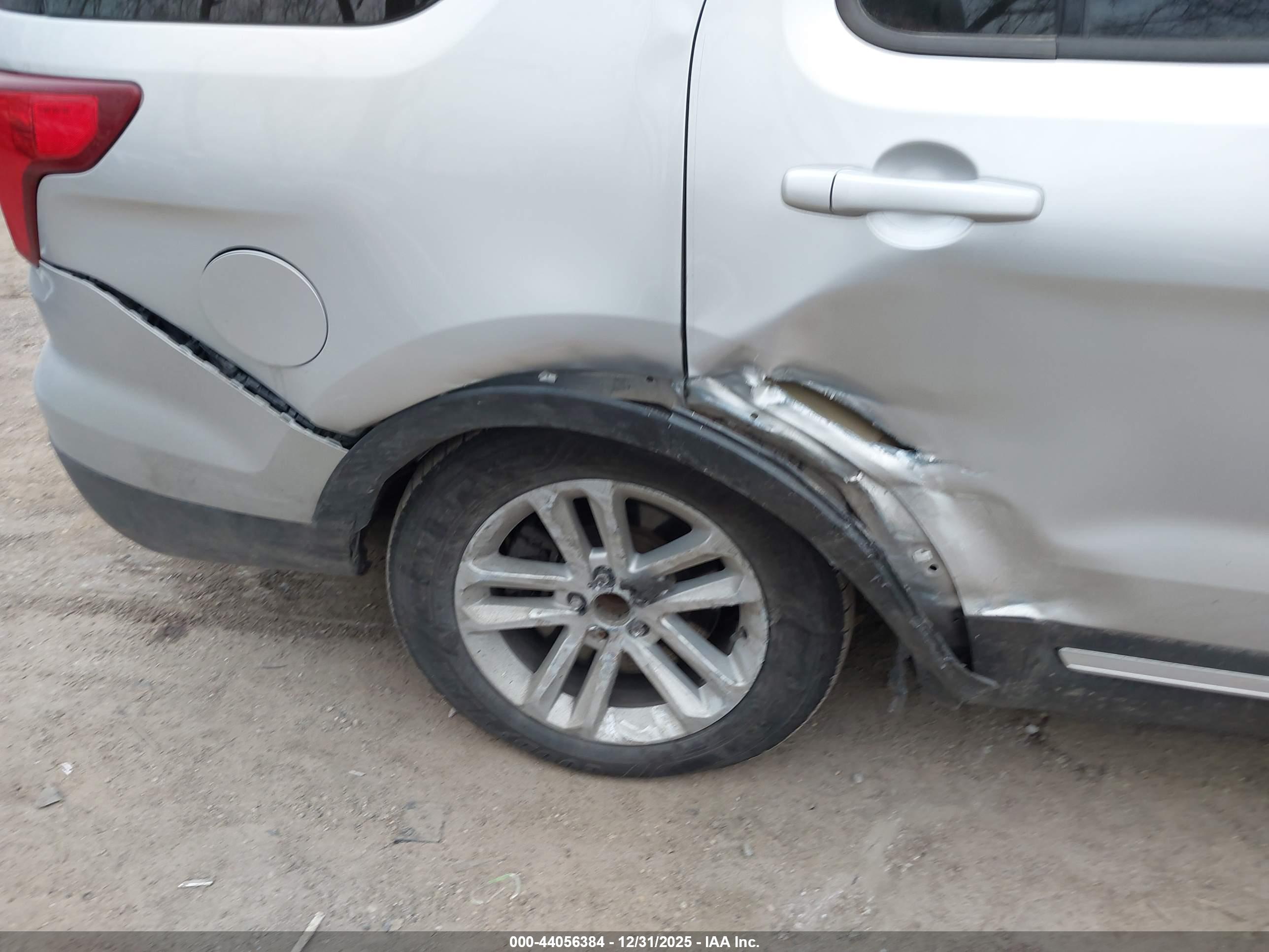 FORD EXPLORER image 6