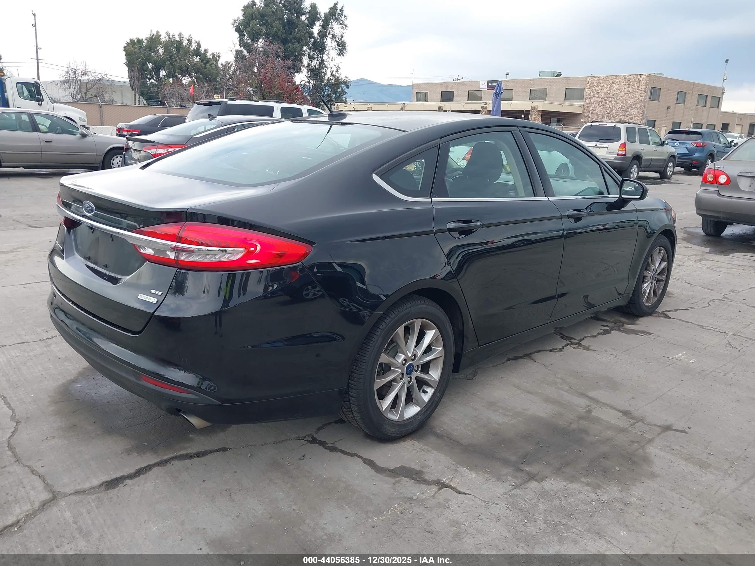 FORD FUSION image 4