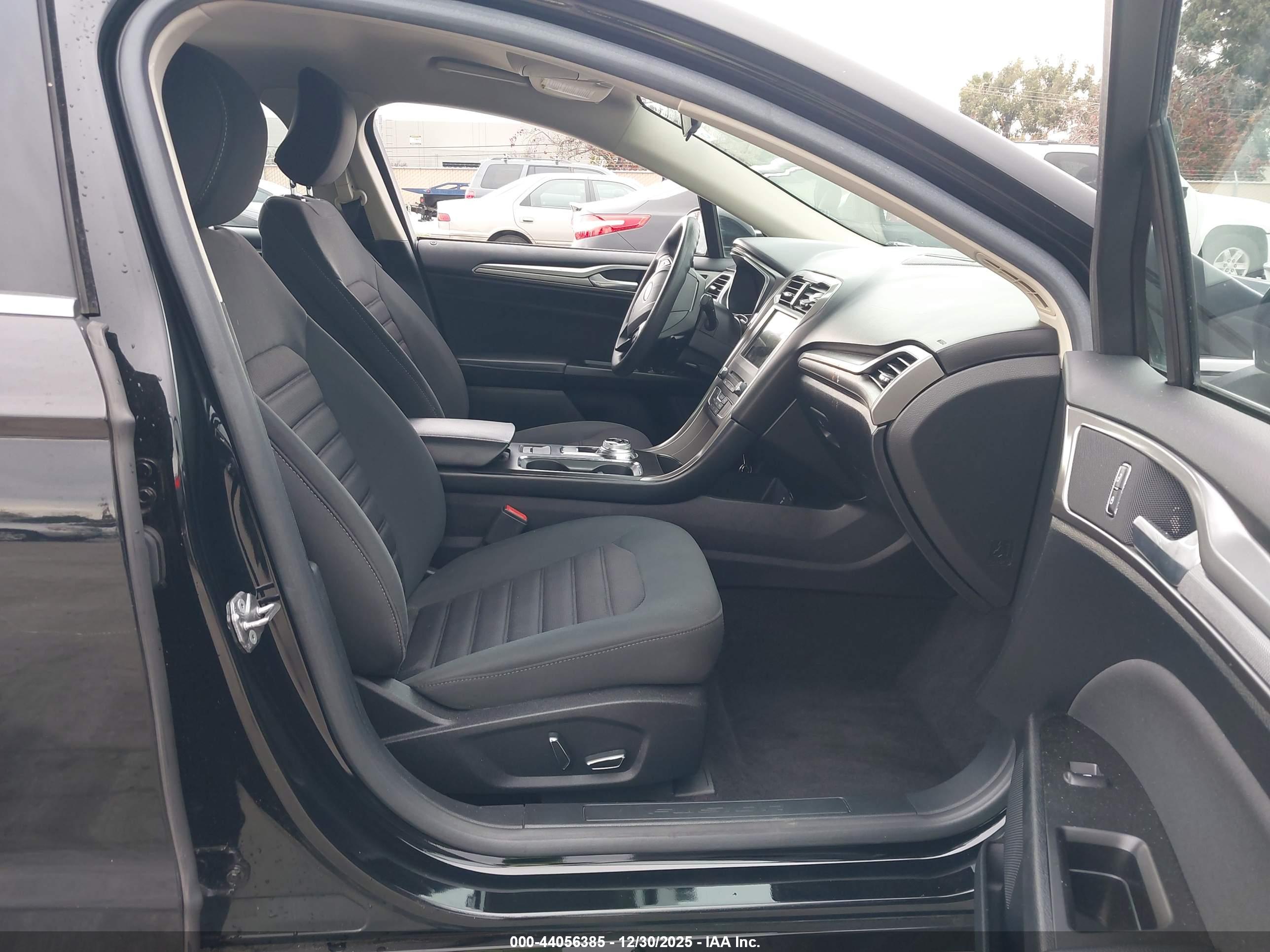 FORD FUSION image 5