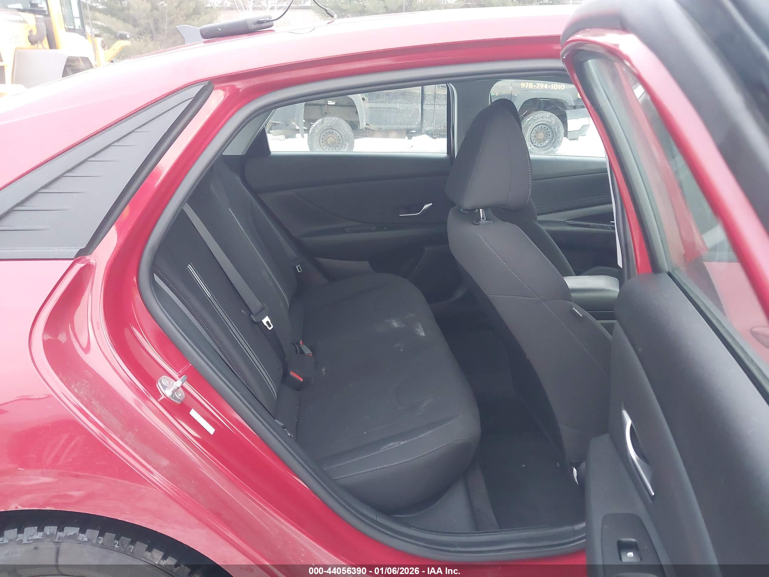 HYUNDAI ELANTRA image 8